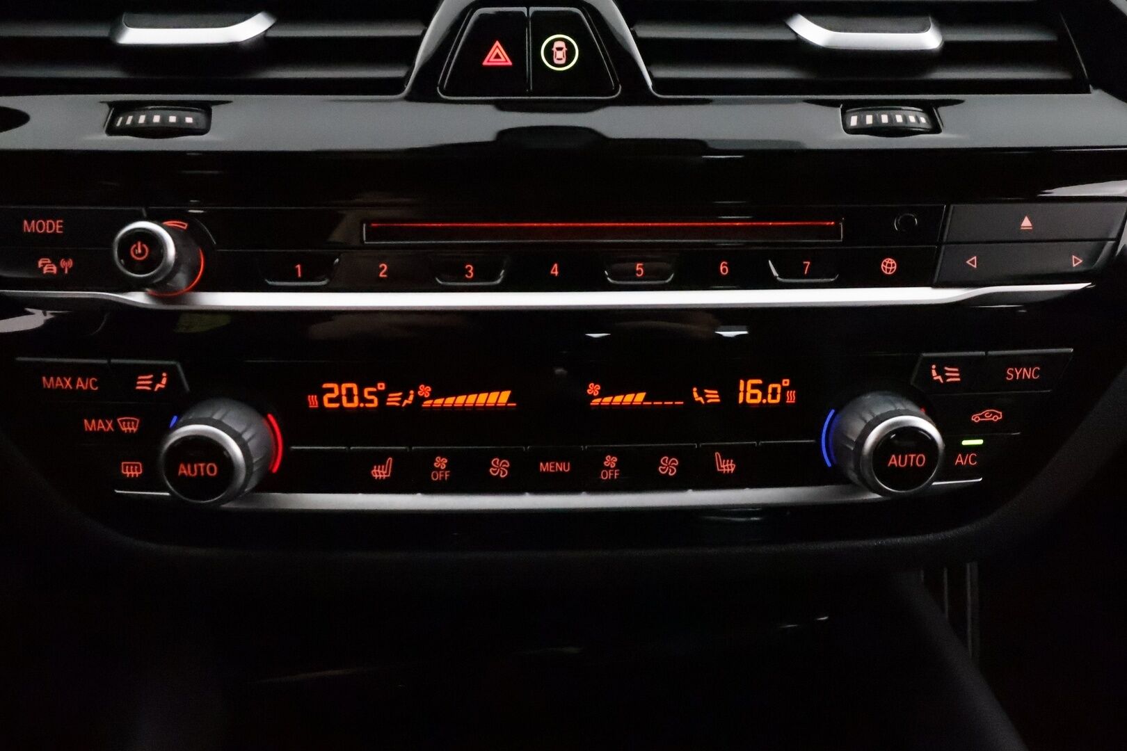 BMW 520 2017 G30 Sedan 520d A Business SportLine **ACC / HUD / 360° / Koukku / Adapt.LED / Digimittaristo / Navi / Lohkolämmitin** - Suomi-auto