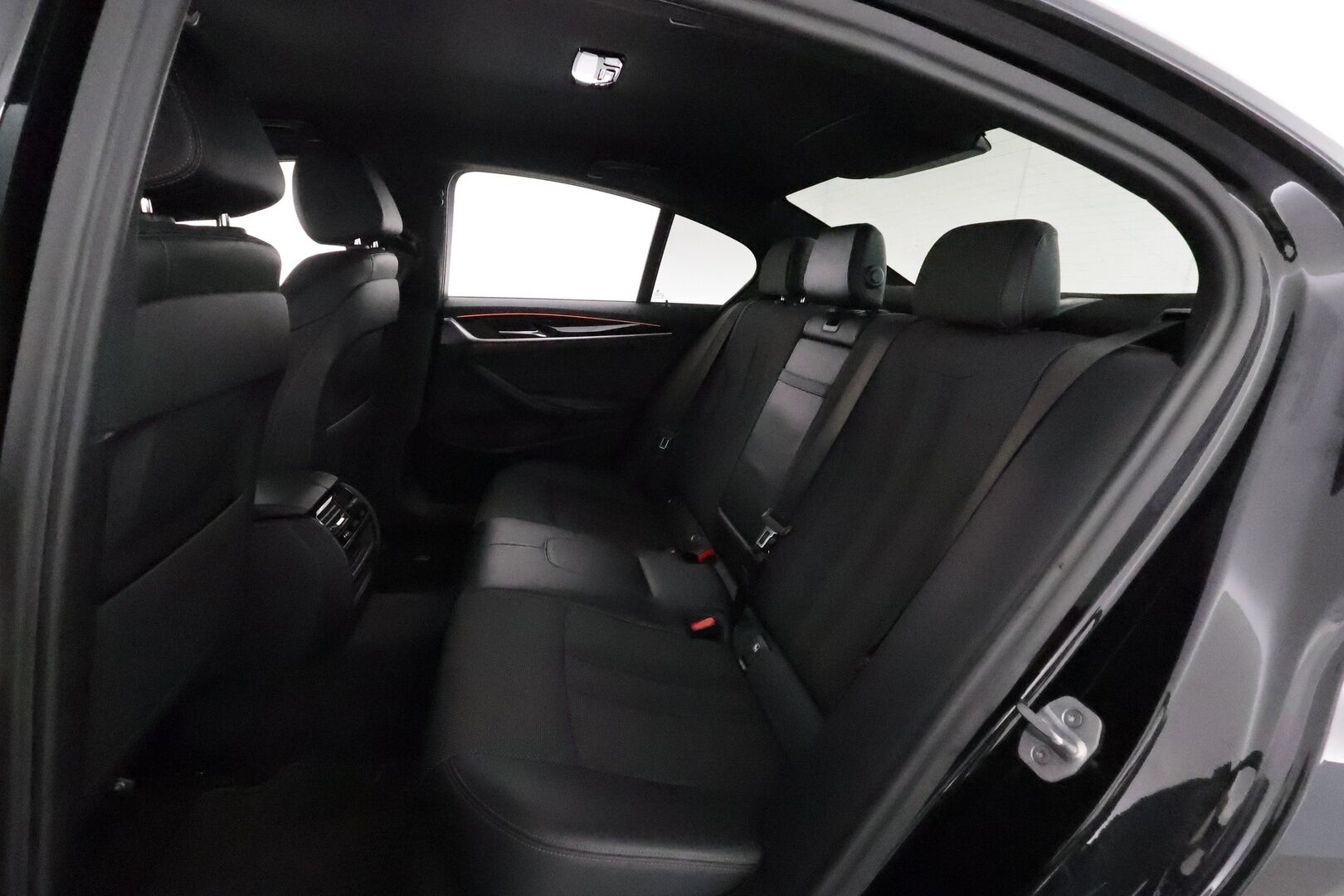 BMW 520 2017 G30 Sedan 520d A Business SportLine **ACC / HUD / 360° / Koukku / Adapt.LED / Digimittaristo / Navi / Lohkolämmitin** - Suomi-auto