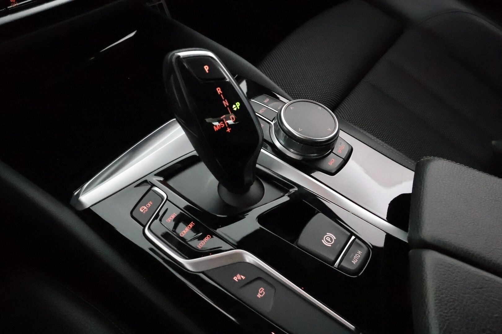 BMW 520 2017 G30 Sedan 520d A Business SportLine **ACC / HUD / 360° / Koukku / Adapt.LED / Digimittaristo / Navi / Lohkolämmitin** - Suomi-auto
