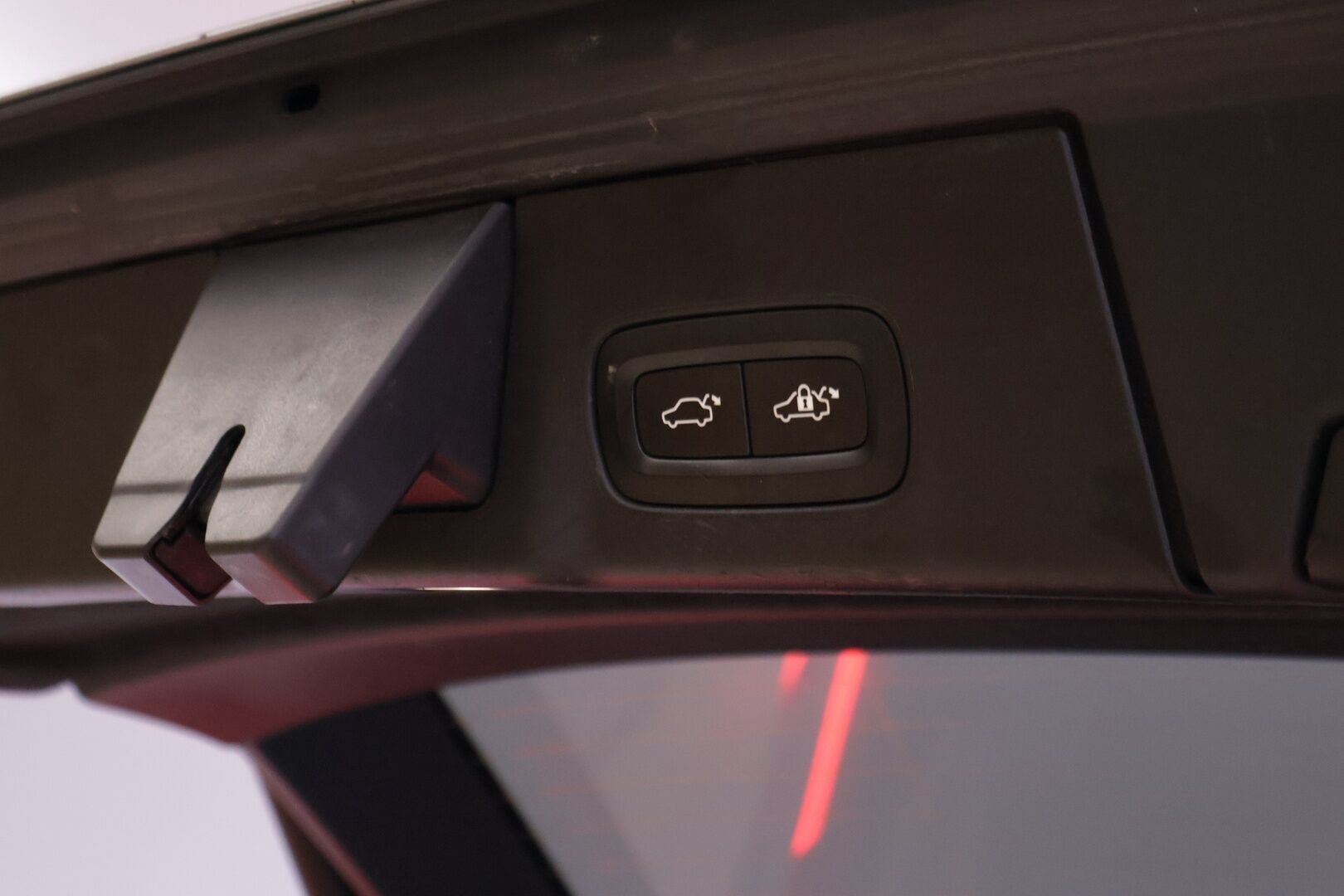 Volvo V90 2017 D5 AWD R-Design aut - | Webasto | Koukku Alletaittuva | ACC | Premium Audio | VOC | LED | Sport Istuimet | Ei AdBlue-järjestelmää |