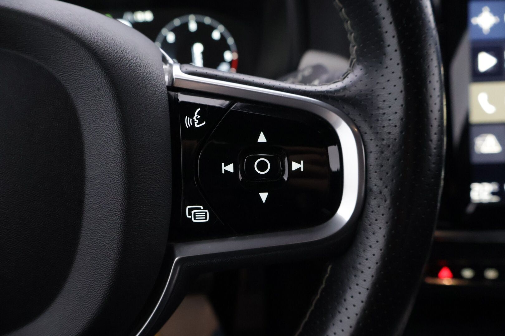 Volvo V90 2017 D5 AWD R-Design aut - | Webasto | Koukku Alletaittuva | ACC | Premium Audio | VOC | LED | Sport Istuimet | Ei AdBlue-järjestelmää |