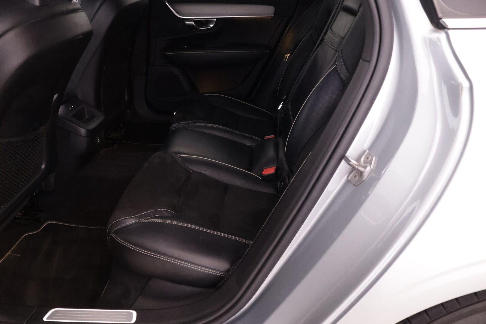 Volvo V90 2017 D5 AWD R-Design aut - | Webasto | Koukku Alletaittuva | ACC | Premium Audio | VOC | LED | Sport Istuimet | Ei AdBlue-järjestelmää |
