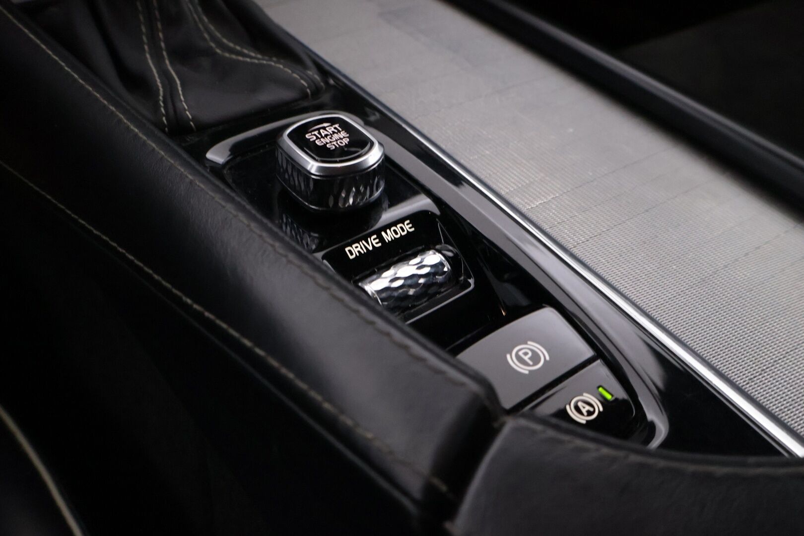 Volvo V90 2017 D5 AWD R-Design aut - | Webasto | Koukku Alletaittuva | ACC | Premium Audio | VOC | LED | Sport Istuimet | Ei AdBlue-järjestelmää |