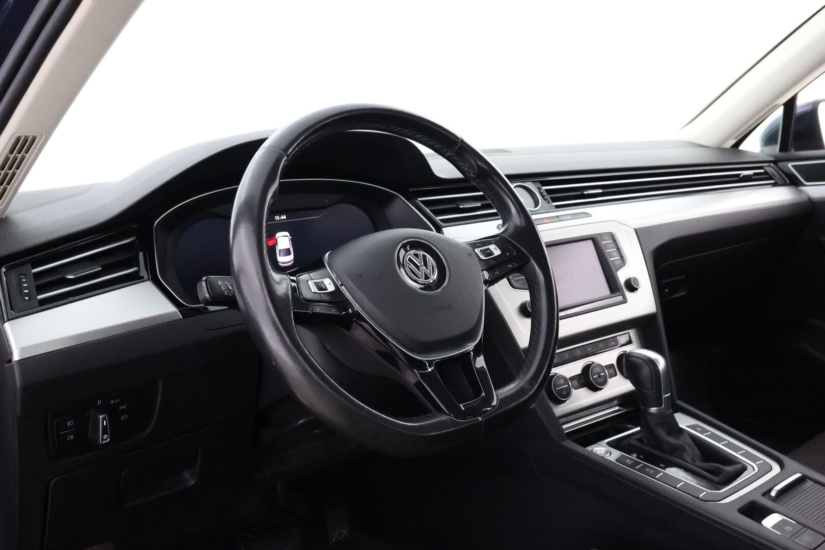 Volkswagen Passat 2017 Sedan Comfortline 1,4 TSI 92 kW (125 hv) DSG-automaatti - Webasto / Digimittari / Koukku / Ratinlämmitys / LED / Navi / Vakkari / 2Om Suomiauto / Jakopää hiljattain tehty!