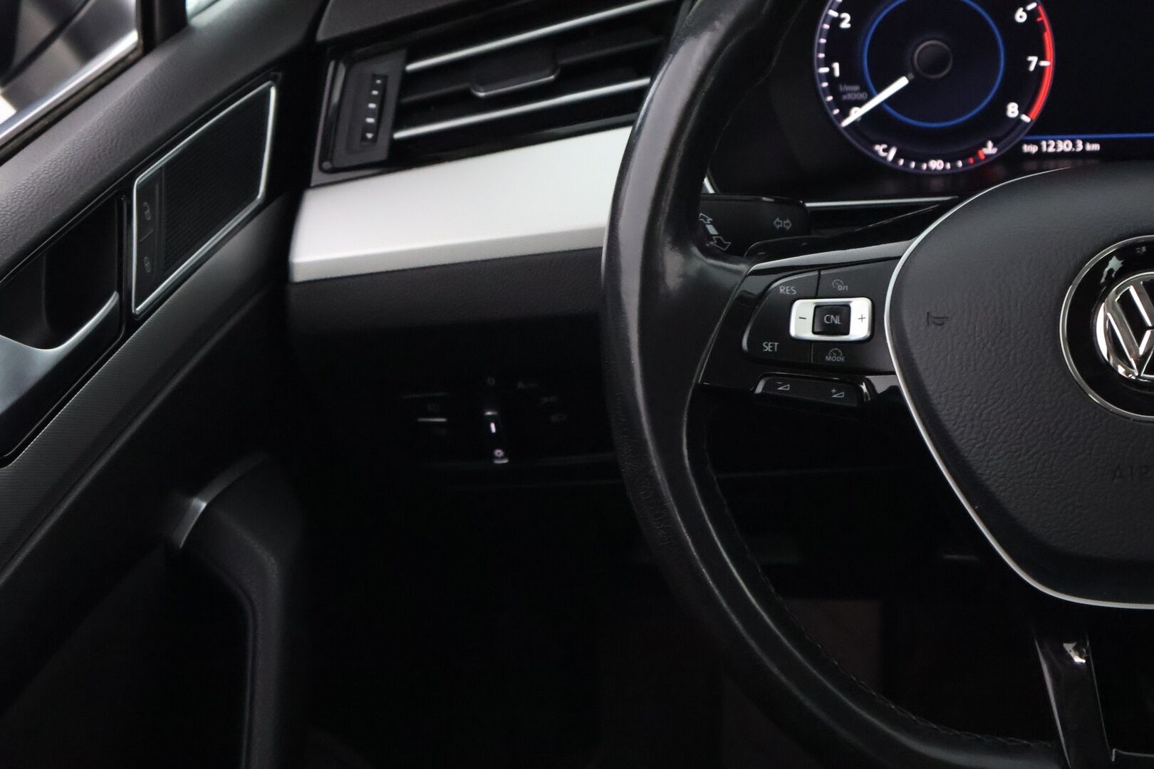 Volkswagen Passat 2017 Sedan Comfortline 1,4 TSI 92 kW (125 hv) DSG-automaatti - Webasto / Digimittari / Koukku / Ratinlämmitys / LED / Navi / Vakkari / 2Om Suomiauto / Jakopää hiljattain tehty!