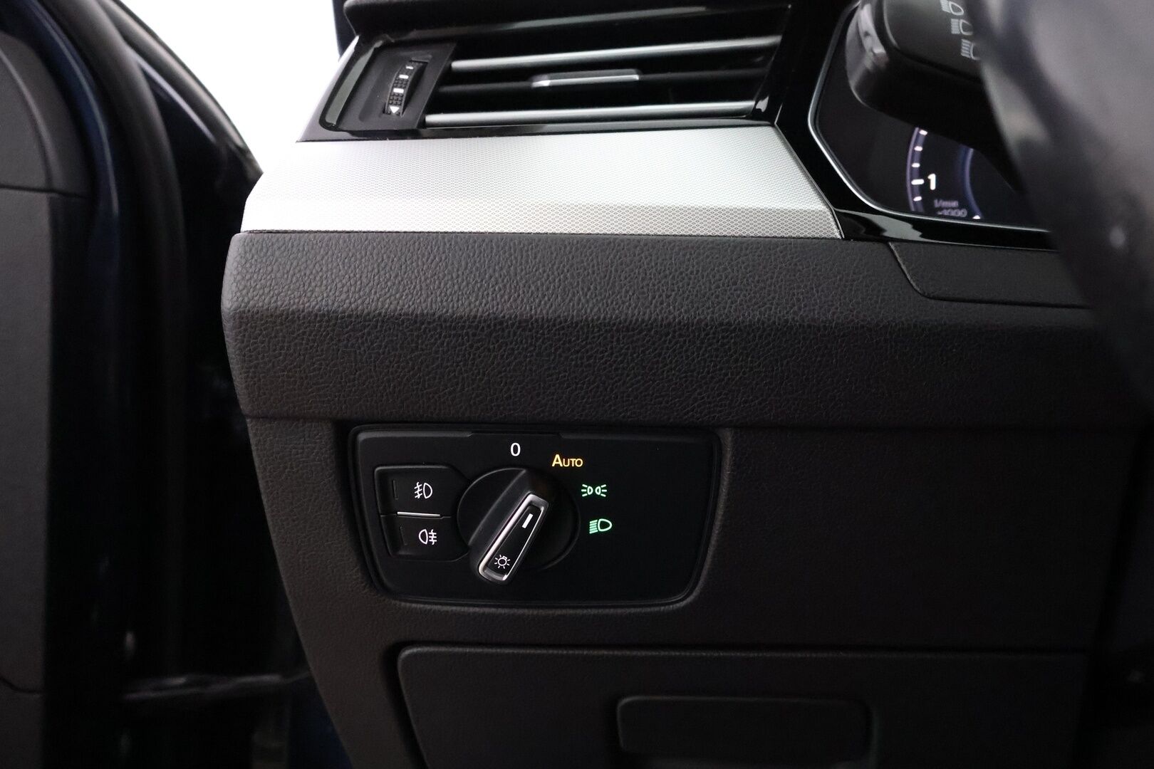 Volkswagen Passat 2017 Sedan Comfortline 1,4 TSI 92 kW (125 hv) DSG-automaatti - Webasto / Digimittari / Koukku / Ratinlämmitys / LED / Navi / Vakkari / 2Om Suomiauto / Jakopää hiljattain tehty!