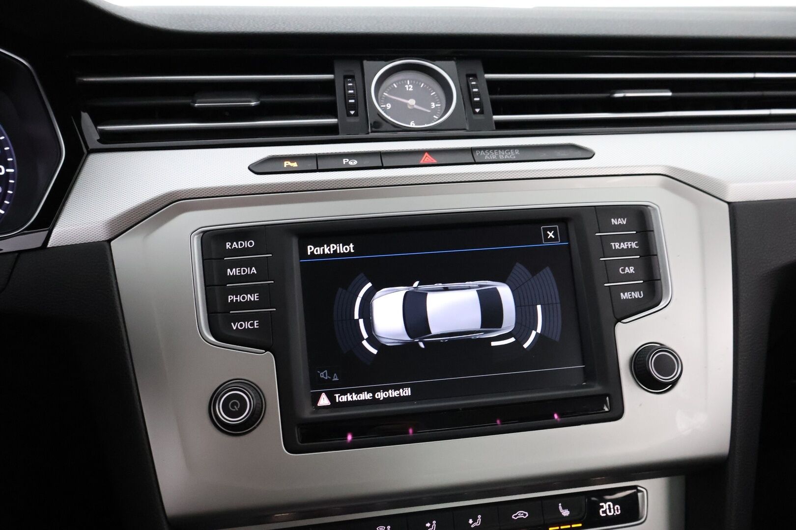 Volkswagen Passat 2017 Sedan Comfortline 1,4 TSI 92 kW (125 hv) DSG-automaatti - Webasto / Digimittari / Koukku / Ratinlämmitys / LED / Navi / Vakkari / 2Om Suomiauto / Jakopää hiljattain tehty!