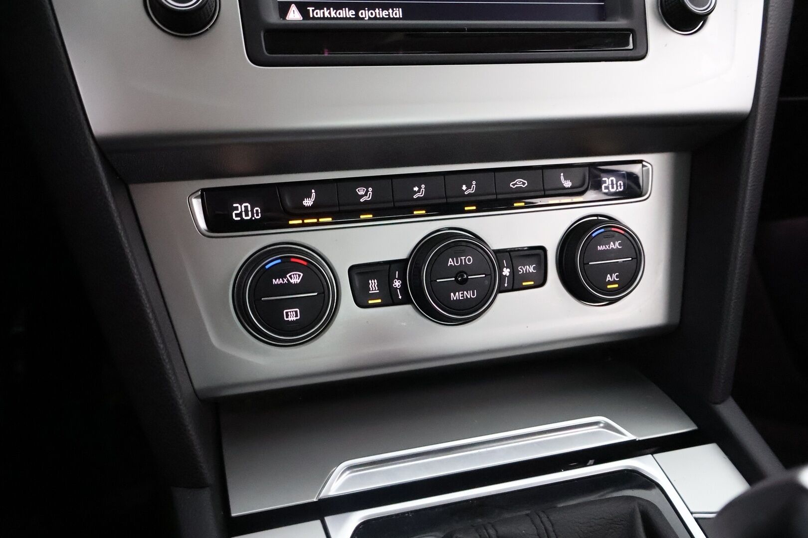 Volkswagen Passat 2017 Sedan Comfortline 1,4 TSI 92 kW (125 hv) DSG-automaatti - Webasto / Digimittari / Koukku / Ratinlämmitys / LED / Navi / Vakkari / 2Om Suomiauto / Jakopää hiljattain tehty!