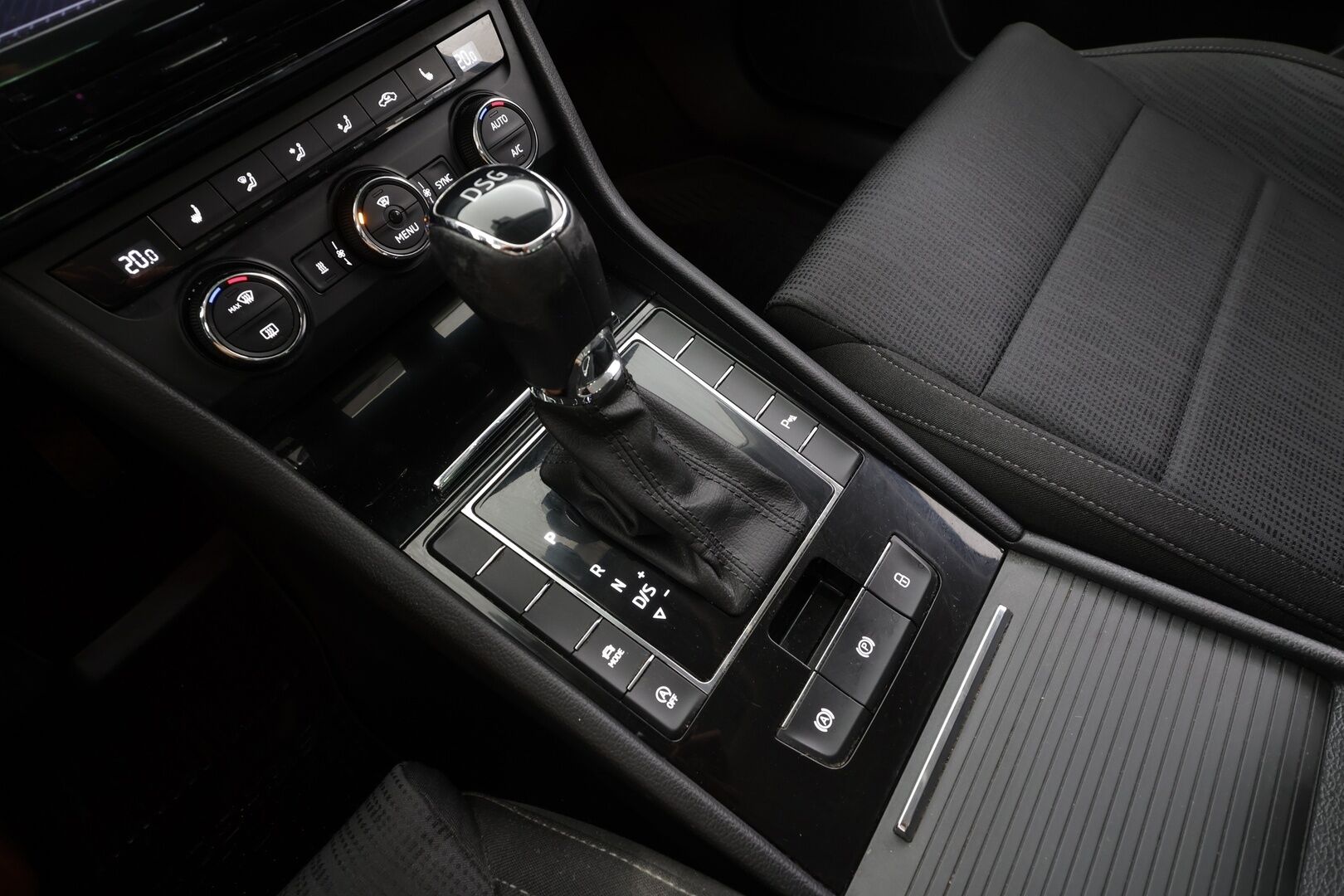 Skoda Superb 2017 Combi 1,8 TSI Edition DSG Autom. - | Vakkari | Webasto | Xenon | P.tutkat | Bluetooth | Suomi-auto | Kahdet Renkaat |