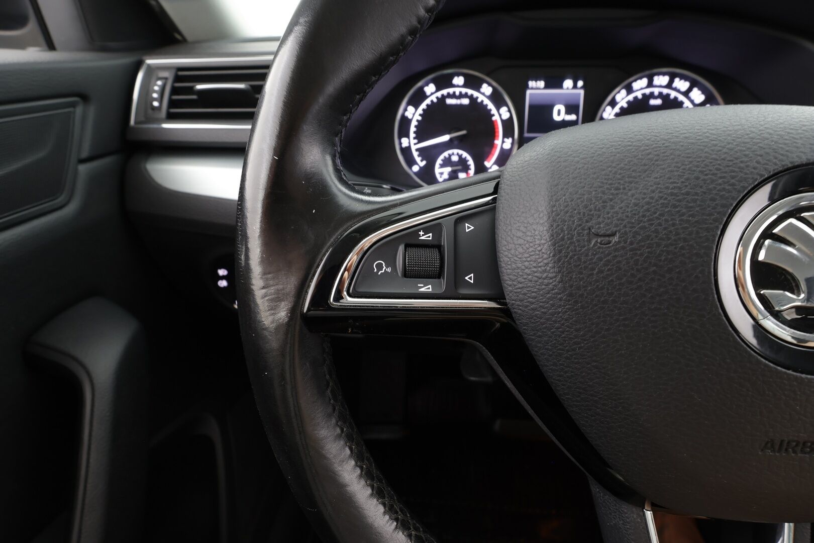 Skoda Superb 2017 Combi 1,8 TSI Edition DSG Autom. - | Vakkari | Webasto | Xenon | P.tutkat | Bluetooth | Suomi-auto | Kahdet Renkaat |
