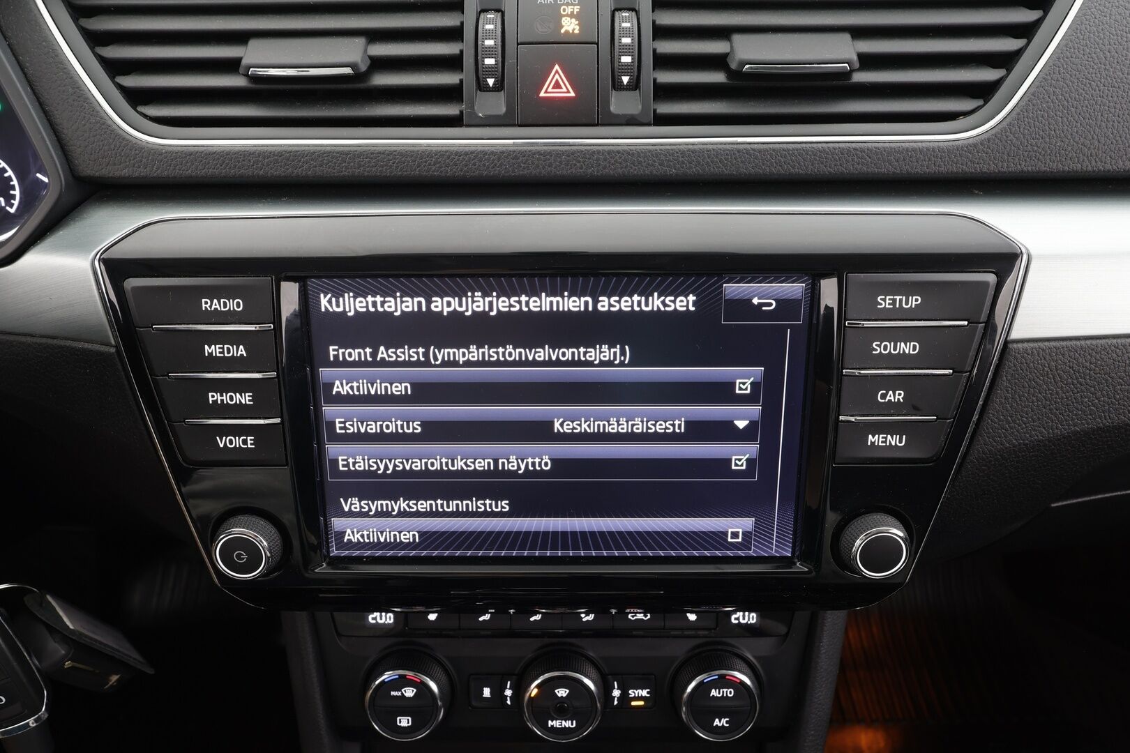 Skoda Superb 2017 Combi 1,8 TSI Edition DSG Autom. - | Vakkari | Webasto | Xenon | P.tutkat | Bluetooth | Suomi-auto | Kahdet Renkaat |