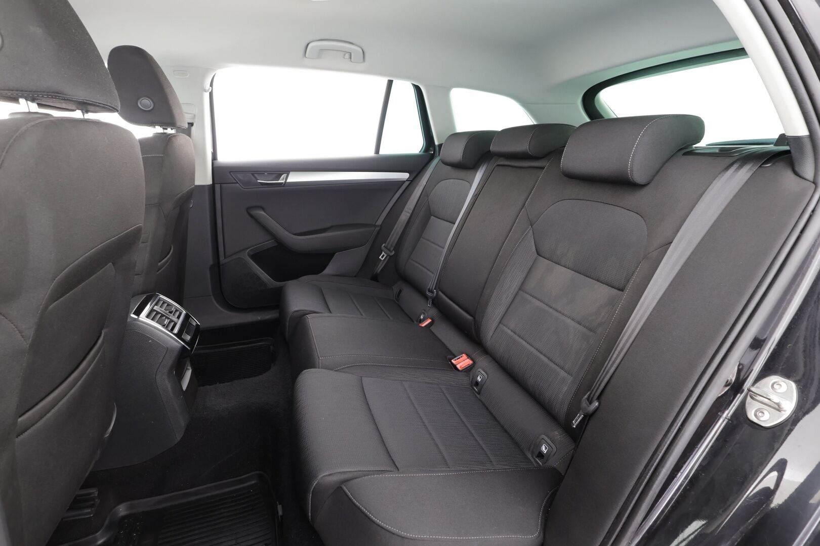 Skoda Superb 2017 Combi 1,8 TSI Edition DSG Autom. - | Vakkari | Webasto | Xenon | P.tutkat | Bluetooth | Suomi-auto | Kahdet Renkaat |