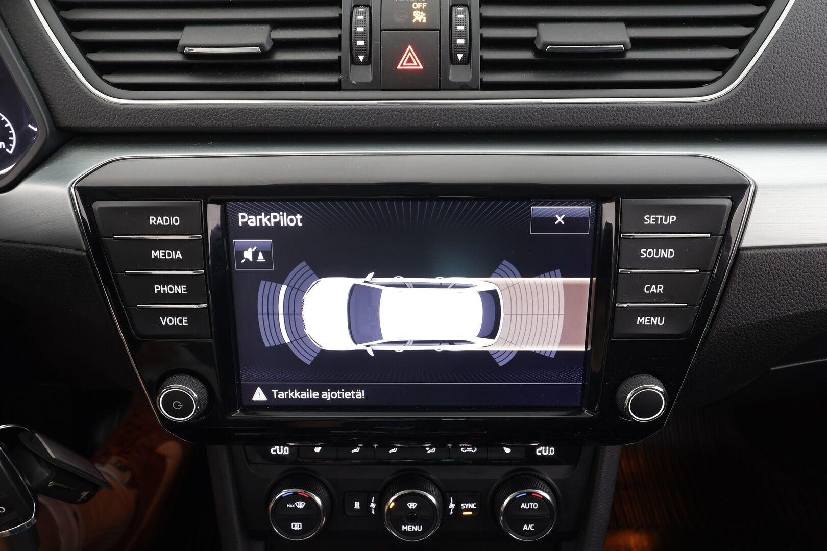 Skoda Superb 2017 Combi 1,8 TSI Edition DSG Autom. - | Vakkari | Webasto | Xenon | P.tutkat | Bluetooth | Suomi-auto | Kahdet Renkaat |