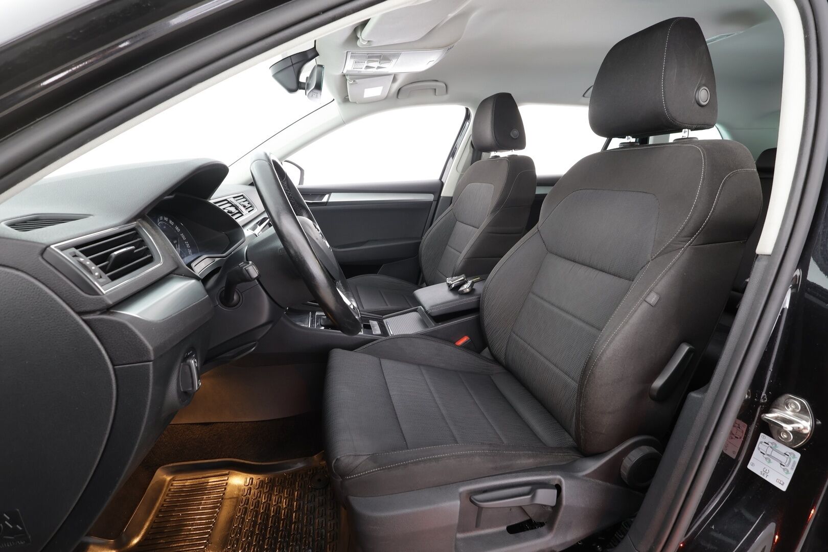 Skoda Superb 2017 Combi 1,8 TSI Edition DSG Autom. - | Vakkari | Webasto | Xenon | P.tutkat | Bluetooth | Suomi-auto | Kahdet Renkaat |