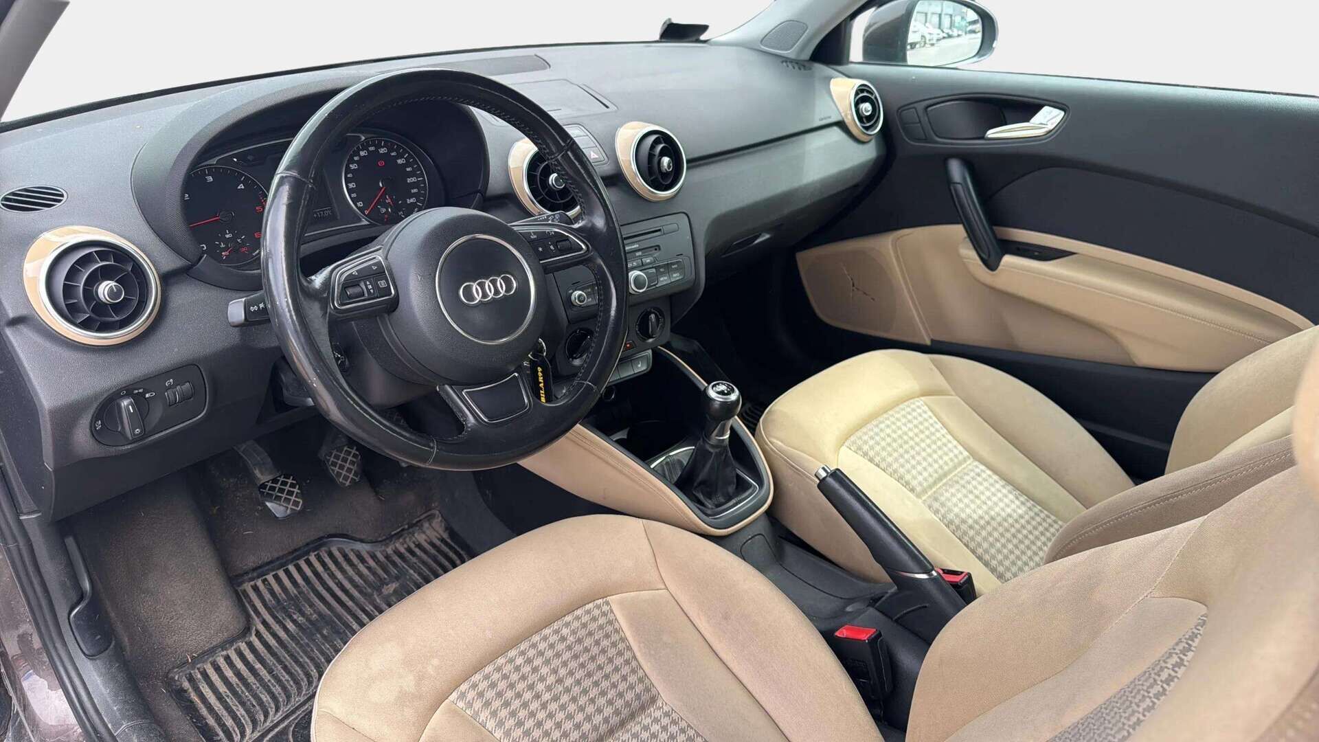 Audi A1 2011 Compact Coupé Attraction 1,6 TDI (DPF) Start-Stop - – Tämä auto myydään YritysOutlet -valikoimasta vain yritykselle