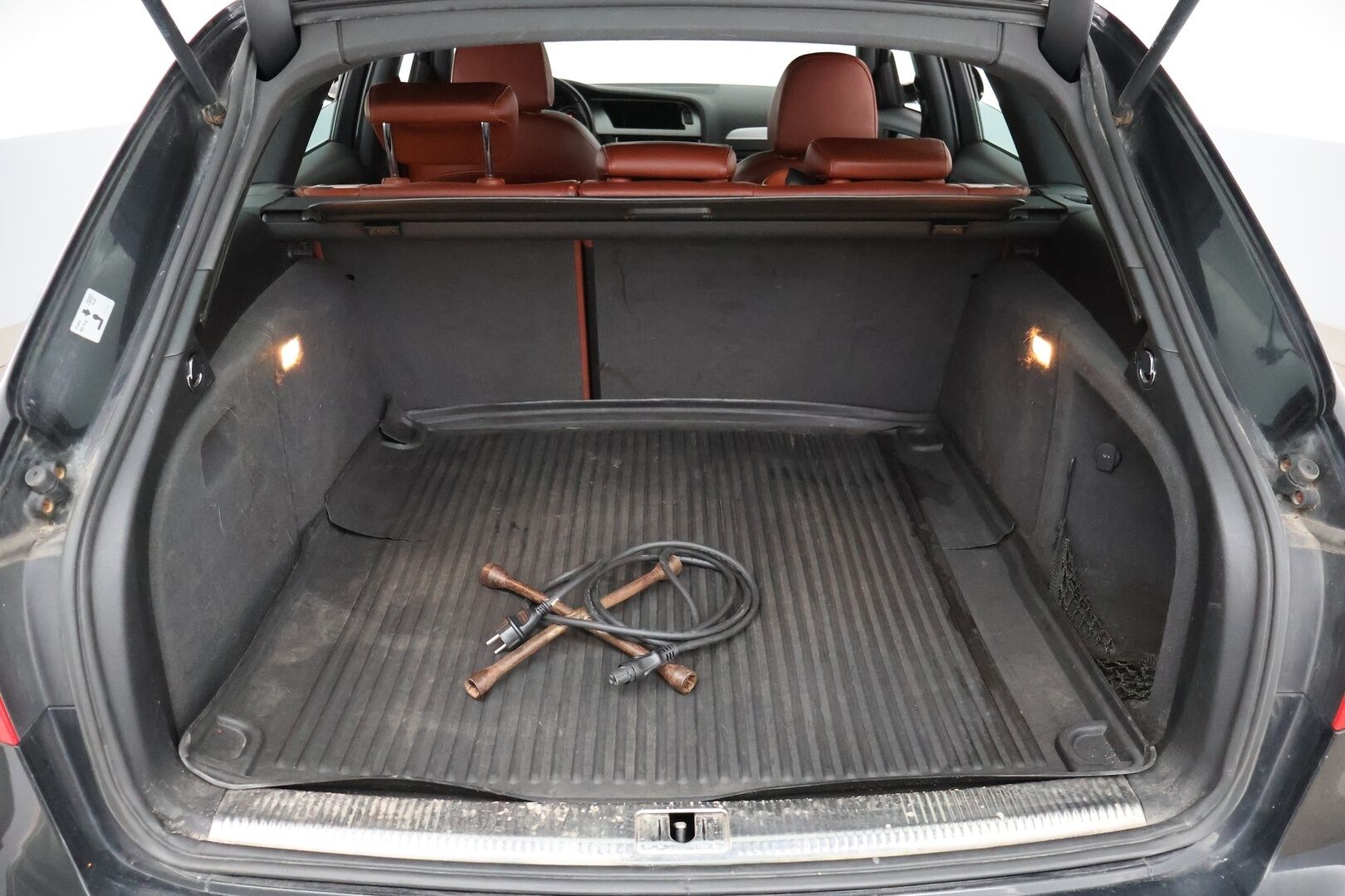 Audi A4 2008 A4 Farmari (AC) 4ov 1984cm3 | YritysOutlet - Myydään vain yrityksille - Vakkari | Nahat | Vetokoukku | 7kk leimaa!