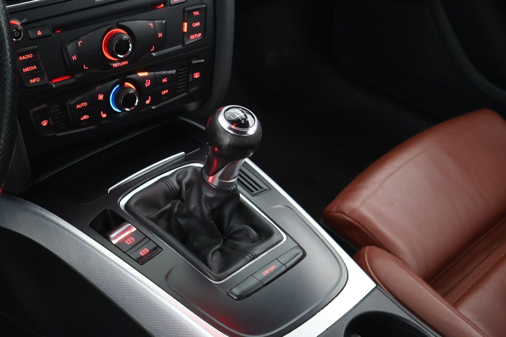 Audi A4 2008 A4 Farmari (AC) 4ov 1984cm3 | YritysOutlet - Myydään vain yrityksille - Vakkari | Nahat | Vetokoukku | 7kk leimaa!