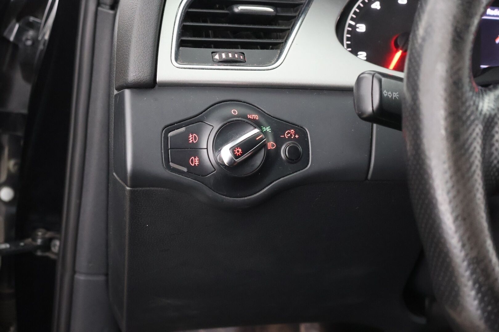 Audi A4 2008 A4 Farmari (AC) 4ov 1984cm3 | YritysOutlet - Myydään vain yrityksille - Vakkari | Nahat | Vetokoukku | 7kk leimaa!