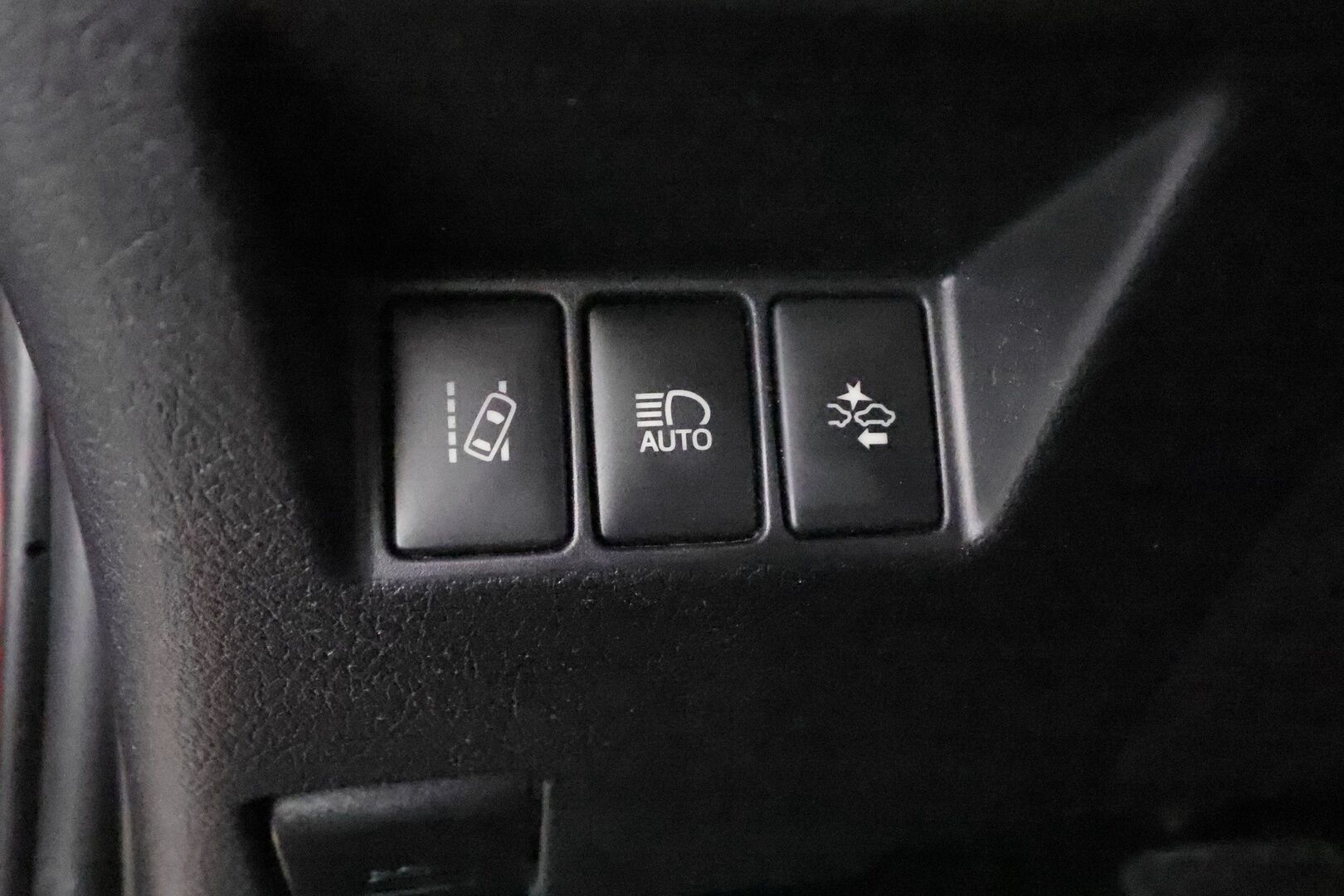 Toyota Yaris 2017 1,5 Dual VVT-i Launch Edition 5ov Multidrive S - | Koukku | P.Kamera | Navi | Kaistavahti | Kaukovaloautomatiikka | Vakkari | Bluetooth | Kahdet renkaat | Merkkihuollot | Suomi-auto | 