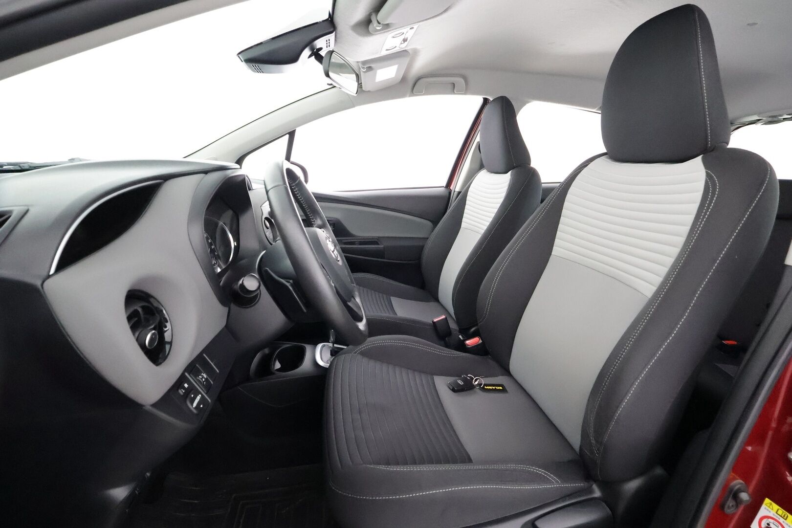 Toyota Yaris 2017 1,5 Dual VVT-i Launch Edition 5ov Multidrive S - | Koukku | P.Kamera | Navi | Kaistavahti | Kaukovaloautomatiikka | Vakkari | Bluetooth | Kahdet renkaat | Merkkihuollot | Suomi-auto | 