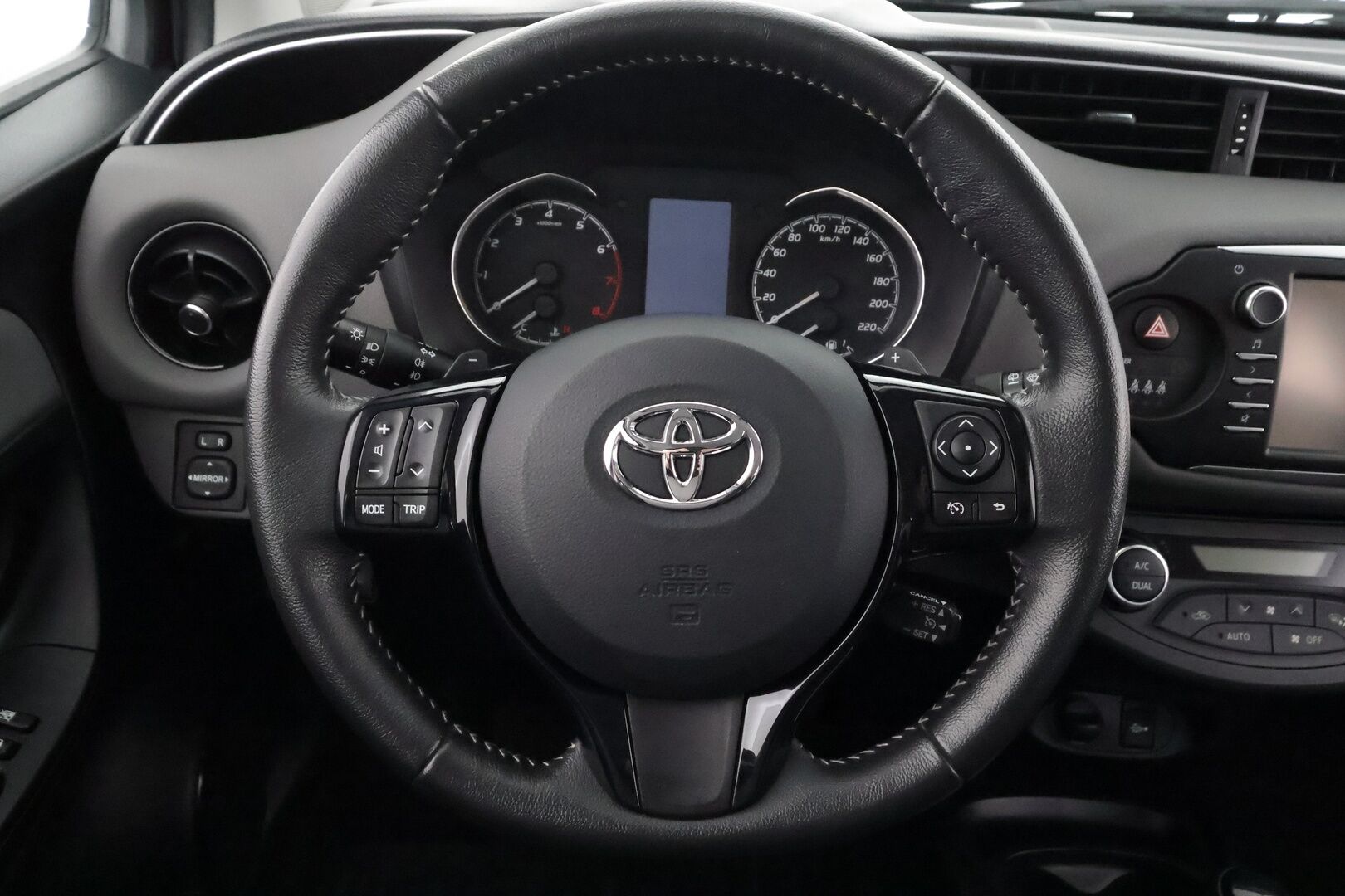Toyota Yaris 2017 1,5 Dual VVT-i Launch Edition 5ov Multidrive S - | Koukku | P.Kamera | Navi | Kaistavahti | Kaukovaloautomatiikka | Vakkari | Bluetooth | Kahdet renkaat | Merkkihuollot | Suomi-auto | 