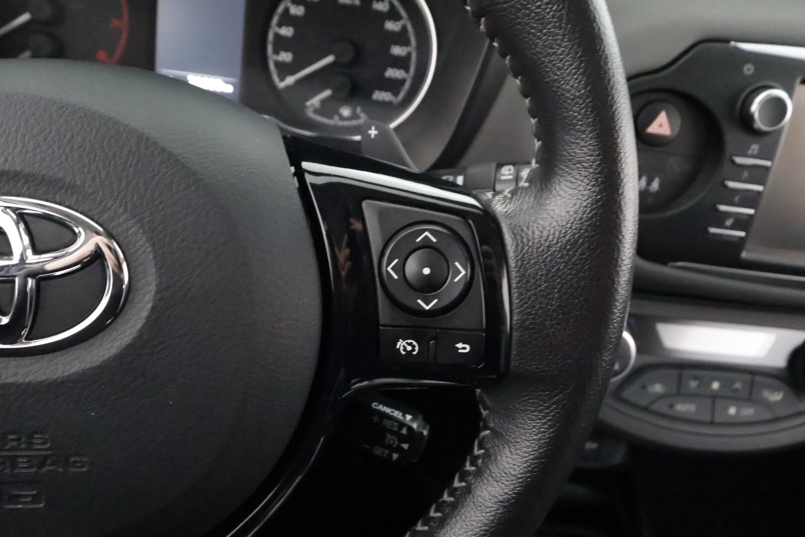 Toyota Yaris 2017 1,5 Dual VVT-i Launch Edition 5ov Multidrive S - | Koukku | P.Kamera | Navi | Kaistavahti | Kaukovaloautomatiikka | Vakkari | Bluetooth | Kahdet renkaat | Merkkihuollot | Suomi-auto | 