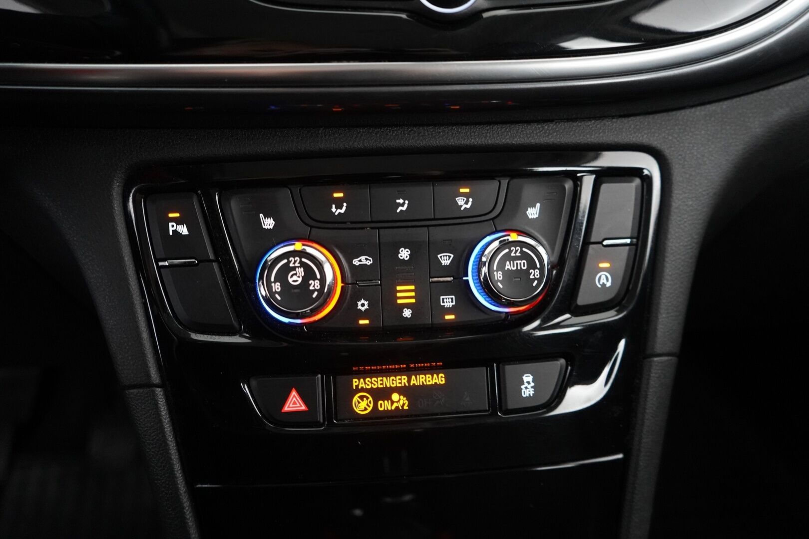 Opel Mokka 2017 X Enjoy 1,6 CDTI ecoFLEX Start/Stop 100kW MT6 - Vakkari | Tutkat | Koukku | Lohko + puhallin | Suomi-auto | 