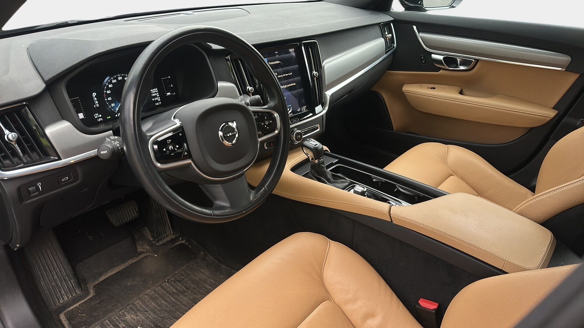Volvo V90 2018 D3 Business aut / Adapt. vak. / Webasto / Ruskeat nahat / Keyless / Apple&Android / - Ilman AD-Blue:ta / Merkkihuollettu Suomi-Auto / Juuri huollettu!