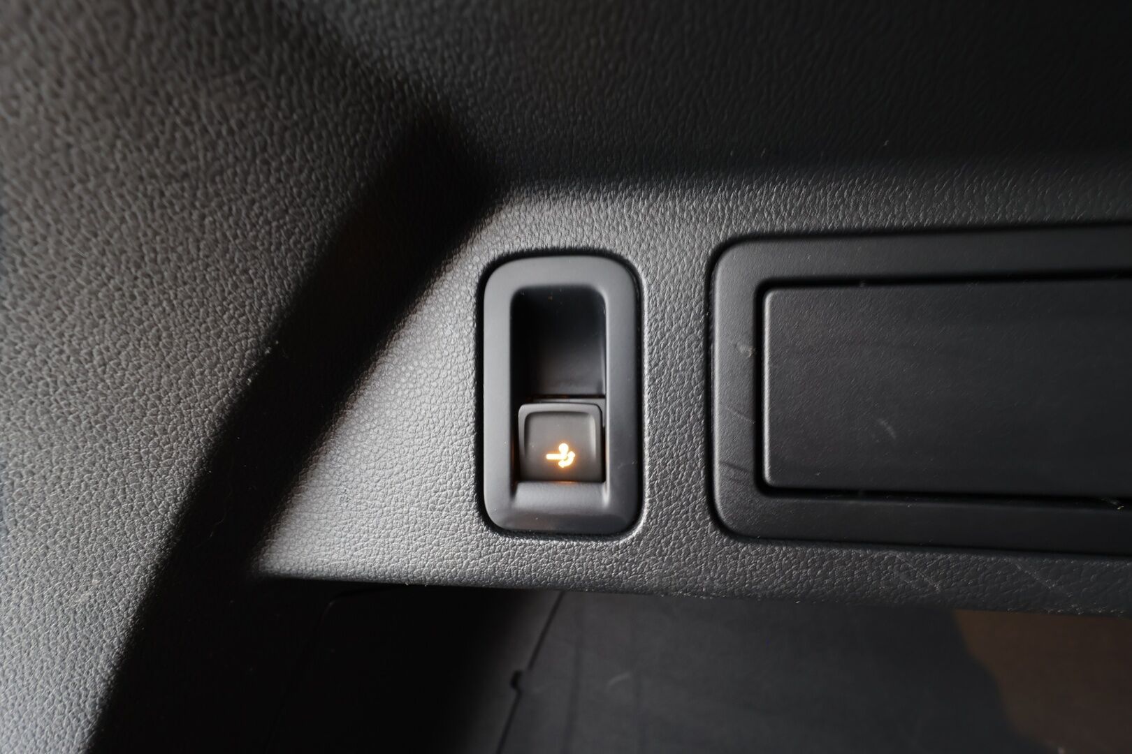 Volkswagen Tiguan 2017 R-line Highline 2,0 TDI SCR (240 hv) 4MOTION DSG * ACC / P.kamera / Webasto / Adapt.LED / Dynaudio / Navi * - Muistipenkki / Koukku / Suomi-auto / Kahdet renkaat aluvanteilla 