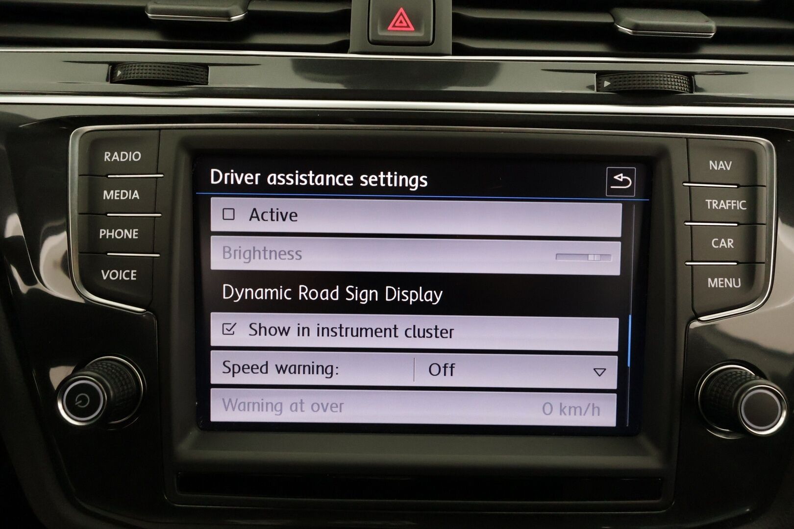 Volkswagen Tiguan 2017 R-line Highline 2,0 TDI SCR (240 hv) 4MOTION DSG * ACC / P.kamera / Webasto / Adapt.LED / Dynaudio / Navi * - Muistipenkki / Koukku / Suomi-auto / Kahdet renkaat aluvanteilla