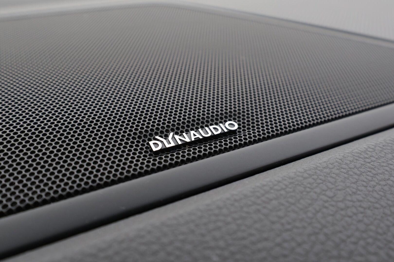 Volkswagen Tiguan 2017 R-line Highline 2,0 TDI SCR (240 hv) 4MOTION DSG * ACC / P.kamera / Webasto / Adapt.LED / Dynaudio / Navi * - Muistipenkki / Koukku / Suomi-auto / Kahdet renkaat aluvanteilla