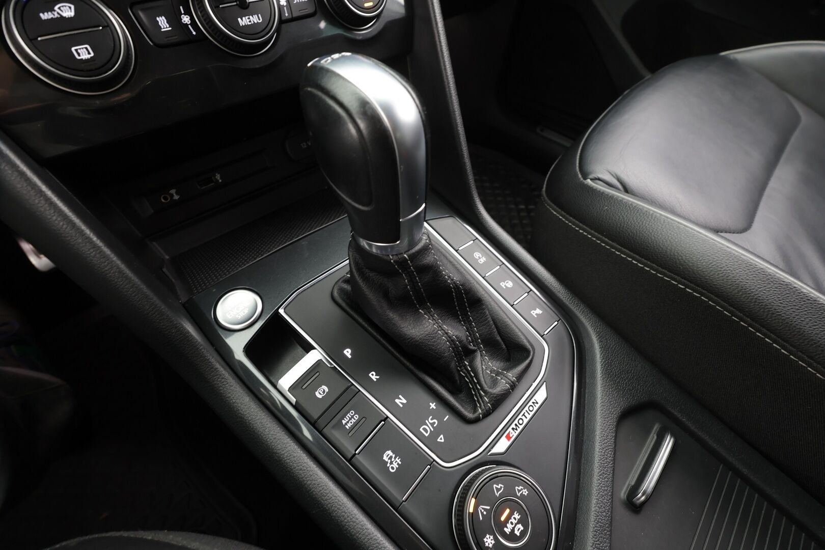 Volkswagen Tiguan 2017 R-line Highline 2,0 TDI SCR (240 hv) 4MOTION DSG * ACC / P.kamera / Webasto / Adapt.LED / Dynaudio / Navi * - Muistipenkki / Koukku / Suomi-auto / Kahdet renkaat aluvanteilla