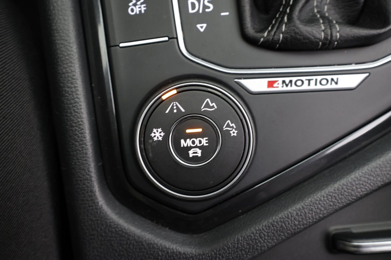 Volkswagen Tiguan 2017 R-line Highline 2,0 TDI SCR (240 hv) 4MOTION DSG * ACC / P.kamera / Webasto / Adapt.LED / Dynaudio / Navi * - Muistipenkki / Koukku / Suomi-auto / Kahdet renkaat aluvanteilla