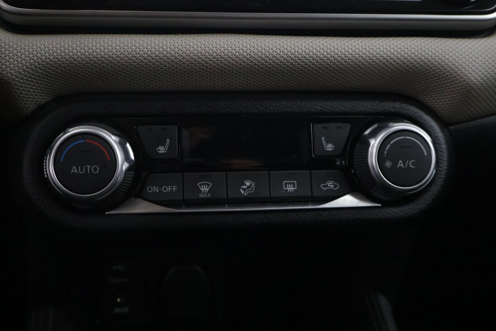 Nissan Micra 2018 IG-T 90 S/S N-Connecta 5M/T Tech pack - | 360 kamera | BOSE- audio | Avaimeton kulku ja käynnistys | Lohkolämmitin ja sisätilalämmitin | Vakionopeussäädin | Kaistavahti | Katveavustin | Navi |