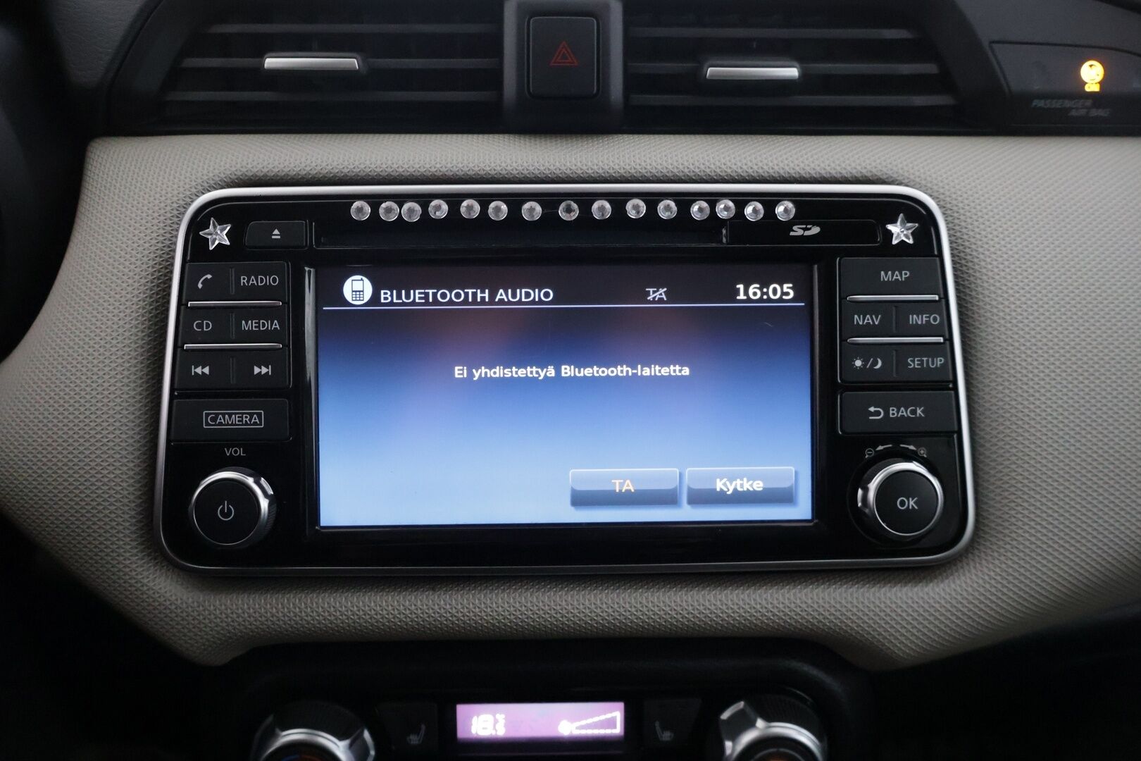 Nissan Micra 2018 IG-T 90 S/S N-Connecta 5M/T Tech pack - | 360 kamera | BOSE- audio | Avaimeton kulku ja käynnistys | Lohkolämmitin ja sisätilalämmitin | Vakionopeussäädin | Kaistavahti | Katveavustin | Navi |