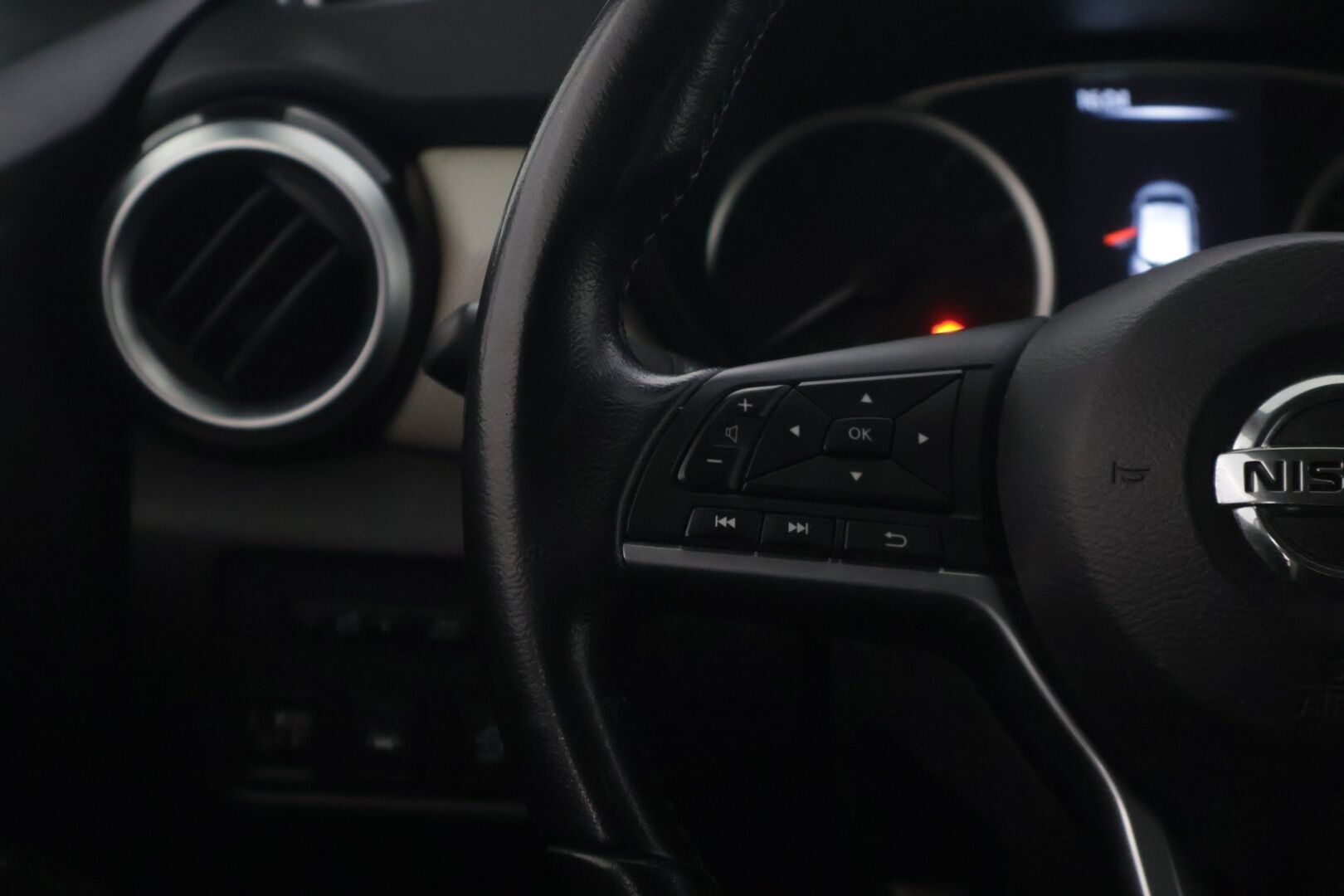 Nissan Micra 2018 IG-T 90 S/S N-Connecta 5M/T Tech pack - | 360 kamera | BOSE- audio | Avaimeton kulku ja käynnistys | Lohkolämmitin ja sisätilalämmitin | Vakionopeussäädin | Kaistavahti | Katveavustin | Navi |
