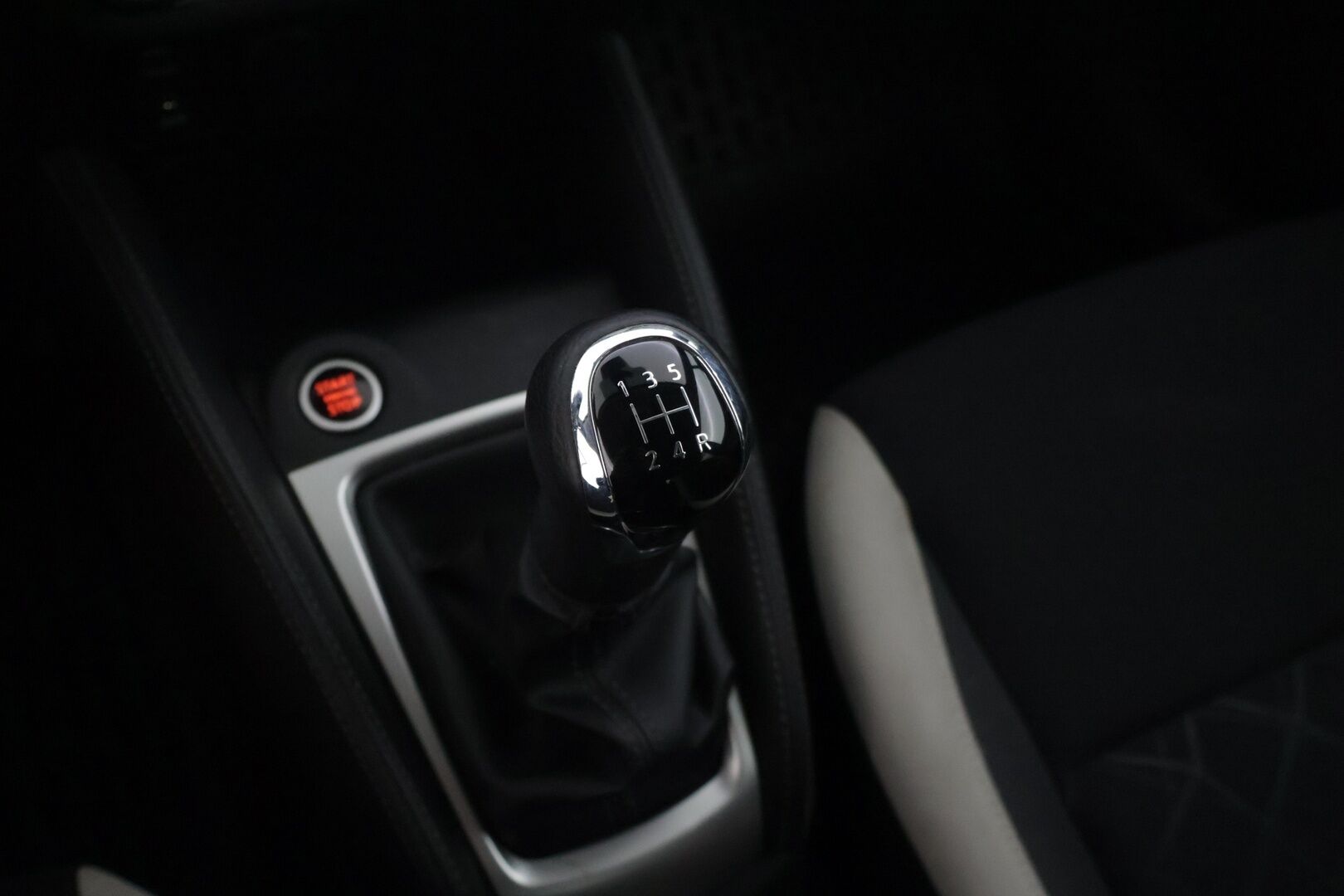 Nissan Micra 2018 IG-T 90 S/S N-Connecta 5M/T Tech pack - | 360 kamera | BOSE- audio | Avaimeton kulku ja käynnistys | Lohkolämmitin ja sisätilalämmitin | Vakionopeussäädin | Kaistavahti | Katveavustin | Navi |