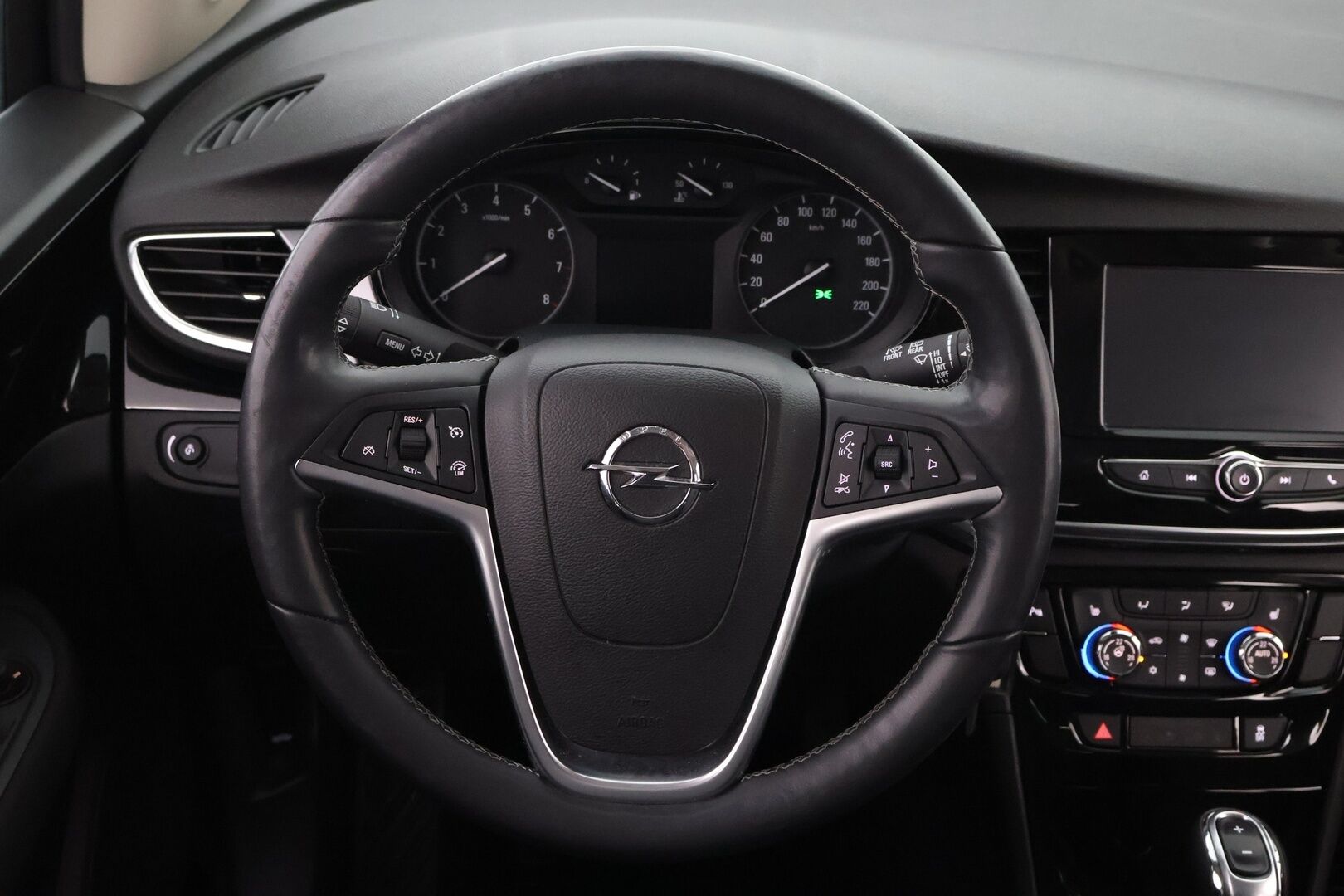 Opel Mokka 2017 X Enjoy 1,4 Turbo 103kW AT6 * Suomiauto / Vetokoukku / Vakkari / LED / Lohko+sisäpistoke / P-tutkat! - Metalliväri / Särmä huoltohistoria / 2x renkaat aluvantein!