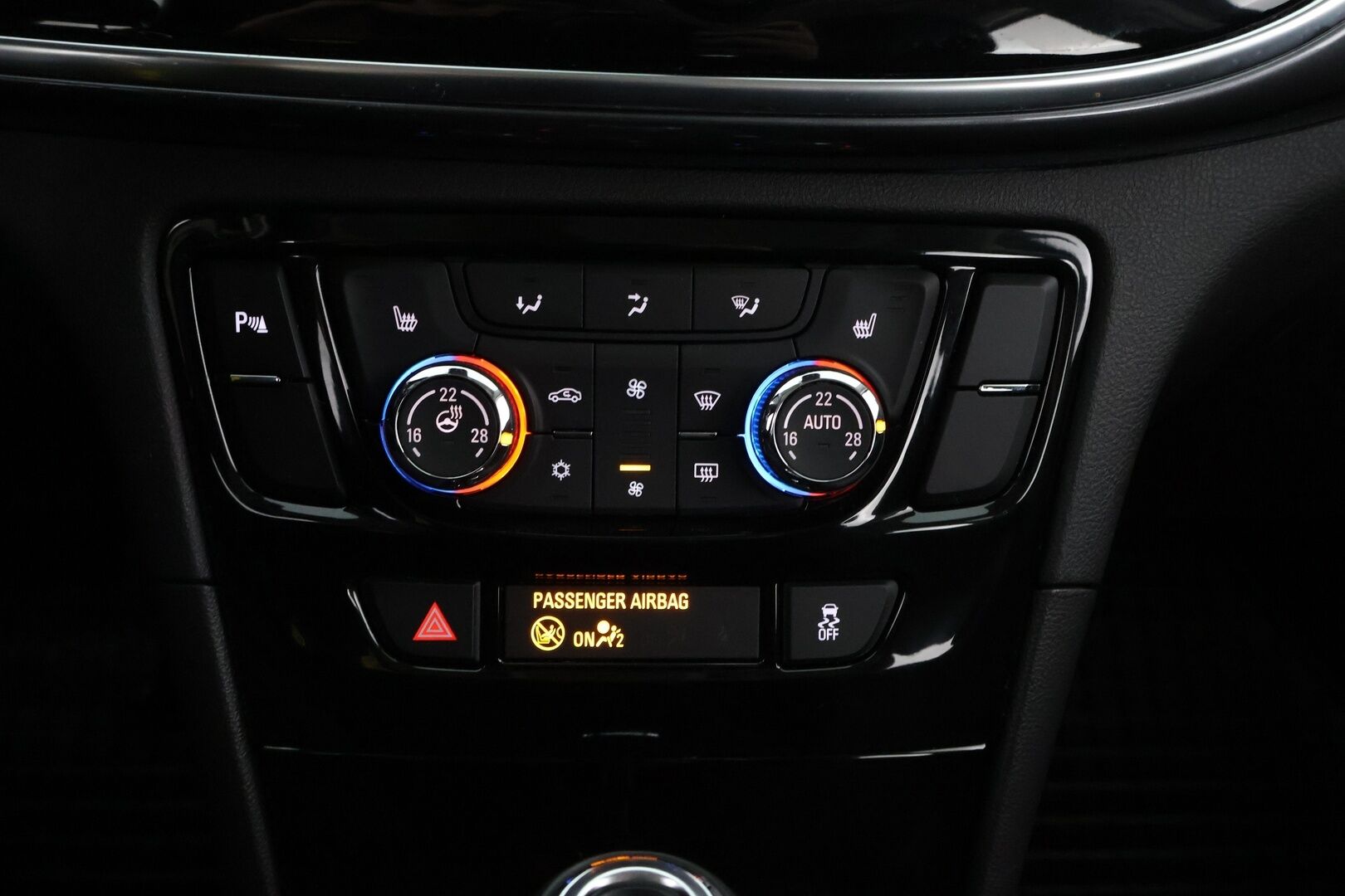 Opel Mokka 2017 X Enjoy 1,4 Turbo 103kW AT6 * Suomiauto / Vetokoukku / Vakkari / LED / Lohko+sisäpistoke / P-tutkat! - Metalliväri / Särmä huoltohistoria / 2x renkaat aluvantein!