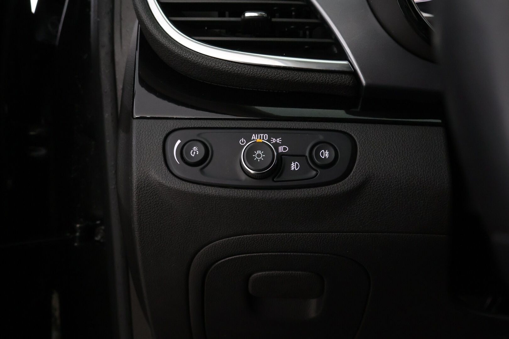 Opel Mokka 2018 X Enjoy 1,4 Turbo 103kW AT6 * Suomiauto / Koukku / Vakkari / LED / Lohko & Sisäpistoke / Peruutustutkat - Metalliväri / Särmä huoltohistoria / 2x renkaat aluvantein!