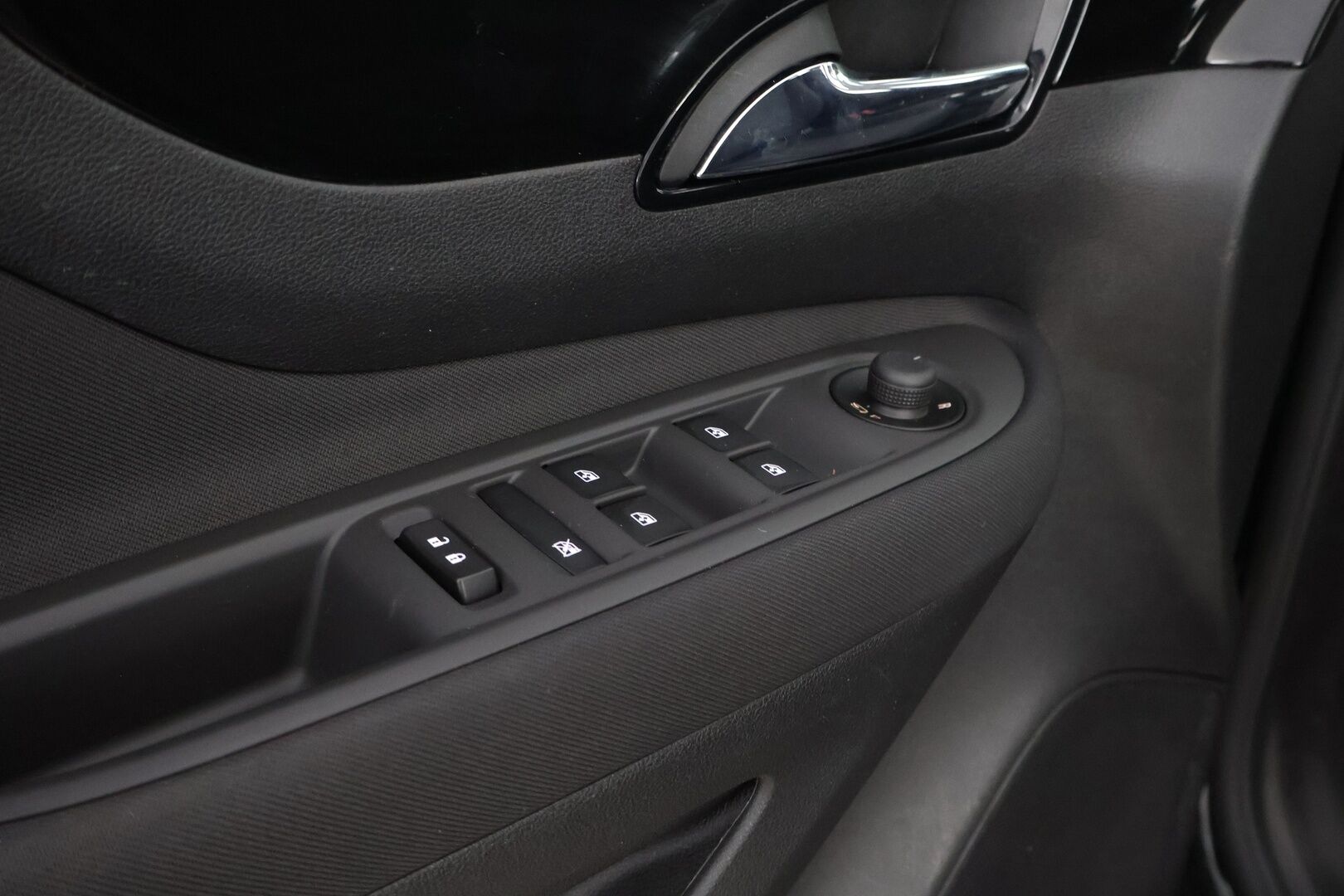 Opel Mokka 2018 X Enjoy 1,4 Turbo 103kW AT6 * Suomiauto / Koukku / Vakkari / LED / Lohko & Sisäpistoke / Peruutustutkat - Metalliväri / Särmä huoltohistoria / 2x renkaat aluvantein!