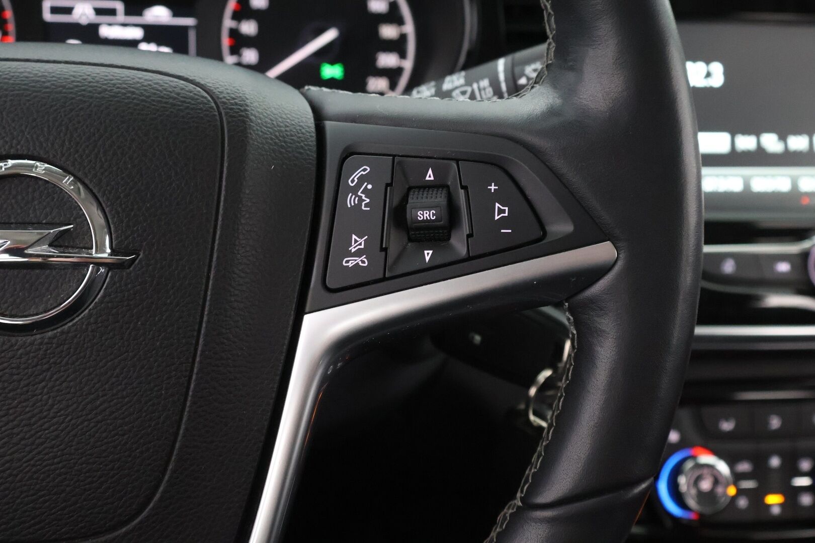 Opel Mokka 2018 X Enjoy 1,4 Turbo 103kW AT6 * Suomiauto / Koukku / Vakkari / LED / Lohko & Sisäpistoke / Peruutustutkat - Metalliväri / Särmä huoltohistoria / 2x renkaat aluvantein!