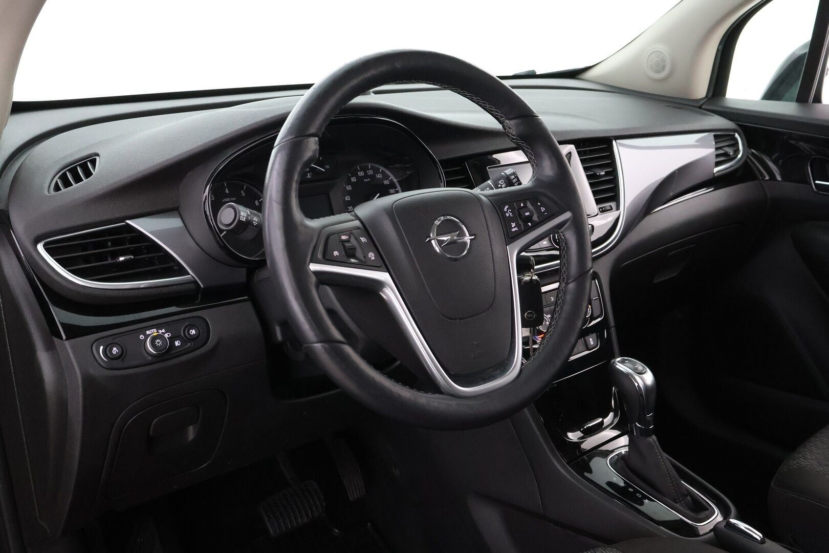 Opel Mokka 2017 X Enjoy 1,4 Turbo 103kW AT6 * Suomiauto / Vetokoukku / Vakkari / LED / Lohko+sisäpistoke / P-tutkat! - Metalliväri / Särmä huoltohistoria / 2x renkaat aluvantein!