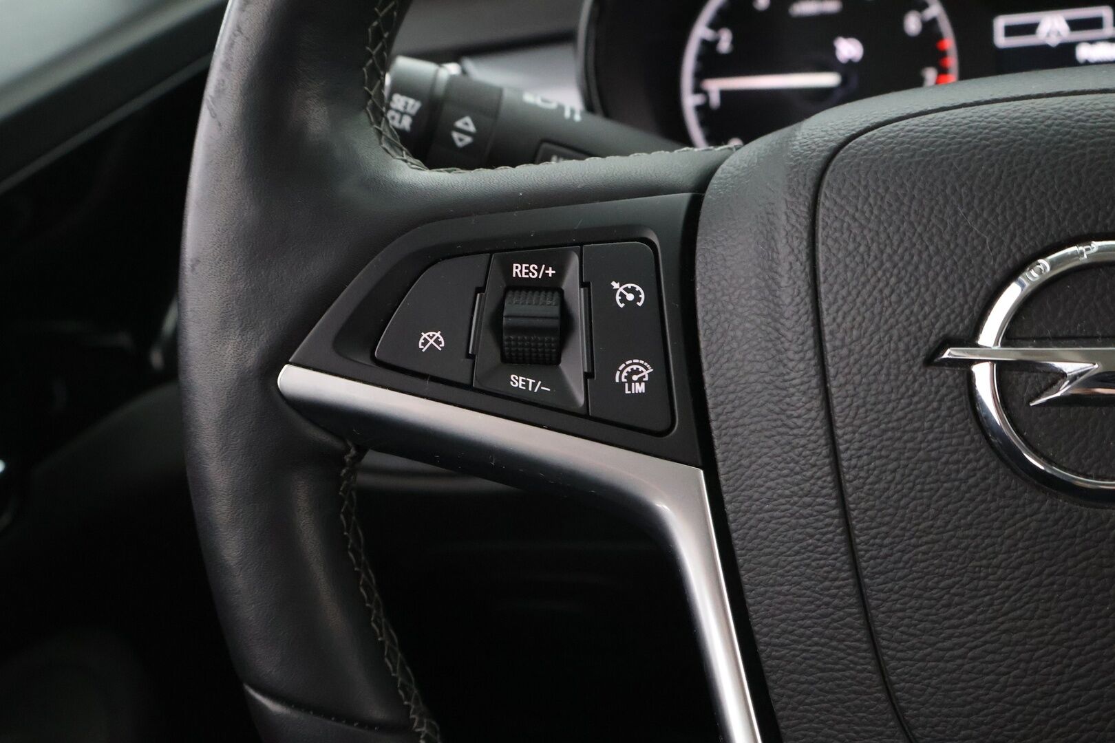 Opel Mokka 2018 X Enjoy 1,4 Turbo 103kW AT6 * Suomiauto / Koukku / Vakkari / LED / Lohko & Sisäpistoke / Peruutustutkat - Metalliväri / Särmä huoltohistoria / 2x renkaat aluvantein!