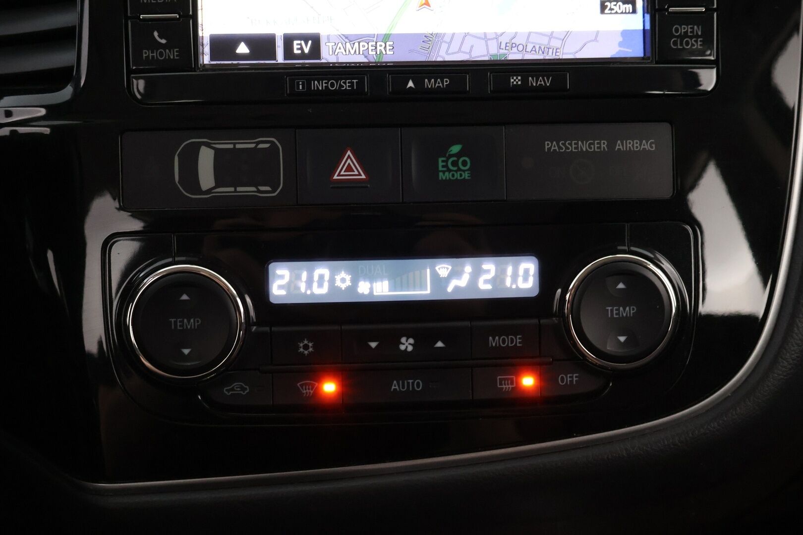 Mitsubishi Outlander PHEV 2018 Instyle Navi Business 4WD 5P * Suomiauto / Webasto / Adapt.Vakkari / Rockford / Nahkasisusta / Vetokoukku / 360-Kamera - Supervarusteet / 2x Hyvät renkaat / Upea yksilö!