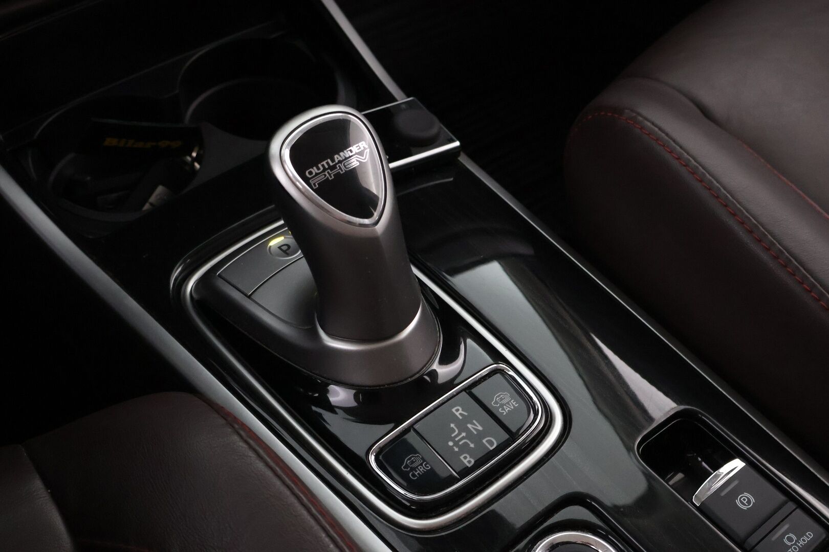 Mitsubishi Outlander PHEV 2018 Instyle Navi Business 4WD 5P * Suomiauto / Webasto / Adapt.Vakkari / Rockford / Nahkasisusta / Vetokoukku / 360-Kamera - Supervarusteet / 2x Hyvät renkaat / Upea yksilö!