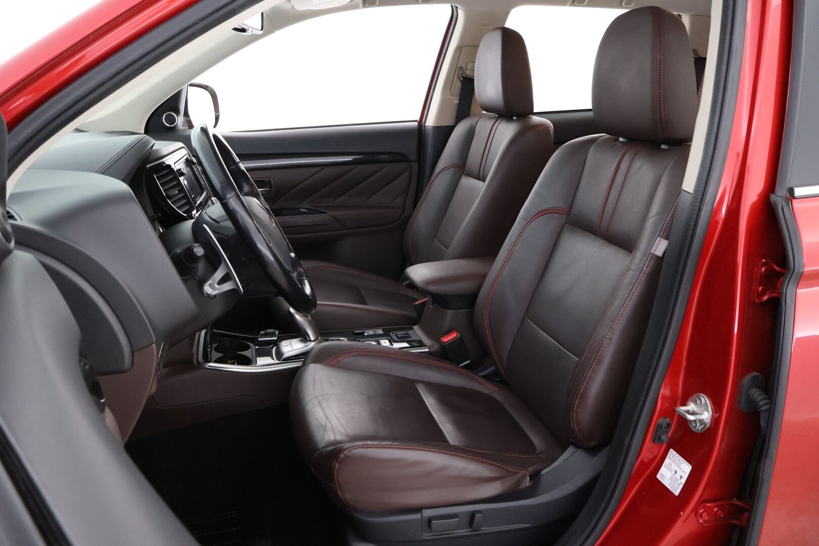 Mitsubishi Outlander PHEV 2018 Instyle Navi Business 4WD 5P * Suomiauto / Webasto / Adapt.Vakkari / Rockford / Nahkasisusta / Vetokoukku / 360-Kamera - Supervarusteet / 2x Hyvät renkaat / Upea yksilö!