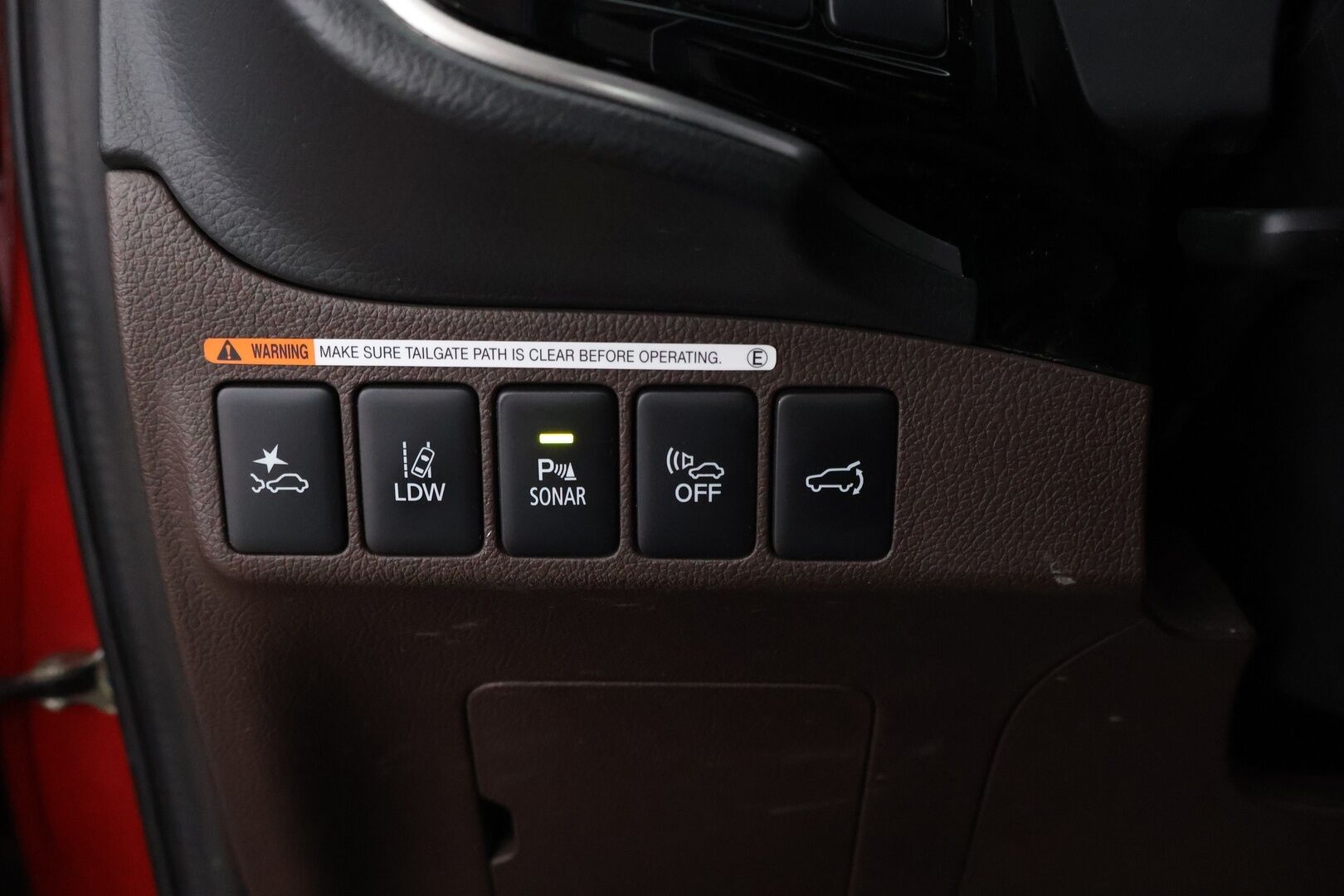 Mitsubishi Outlander PHEV 2018 Instyle Navi Business 4WD 5P * Suomiauto / Webasto / Adapt.Vakkari / Rockford / Nahkasisusta / Vetokoukku / 360-Kamera - Supervarusteet / 2x Hyvät renkaat / Upea yksilö!