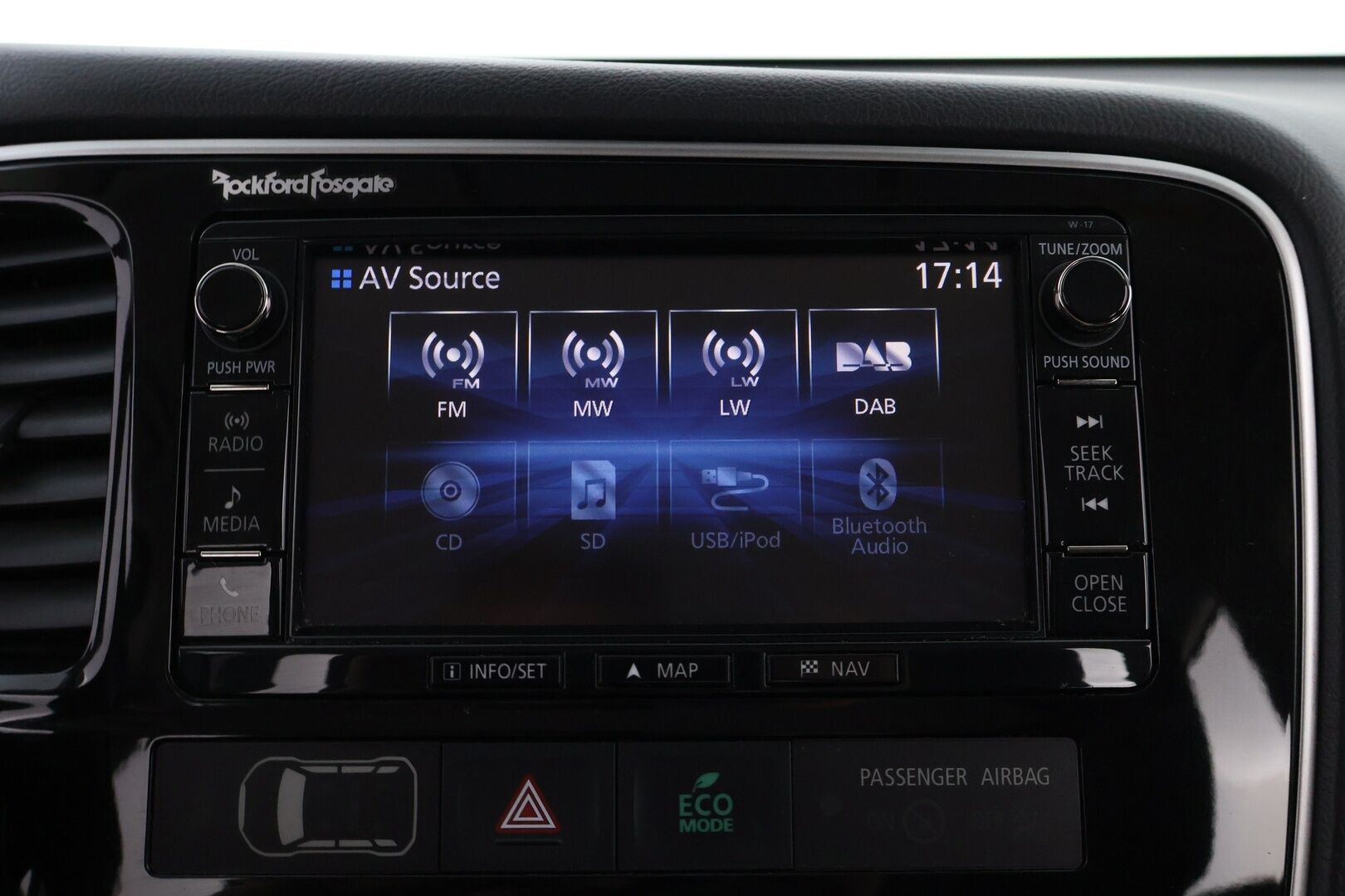 Mitsubishi Outlander PHEV 2018 Instyle Navi Business 4WD 5P * Suomiauto / Webasto / Adapt.Vakkari / Rockford / Nahkasisusta / Vetokoukku / 360-Kamera - Supervarusteet / 2x Hyvät renkaat / Upea yksilö!