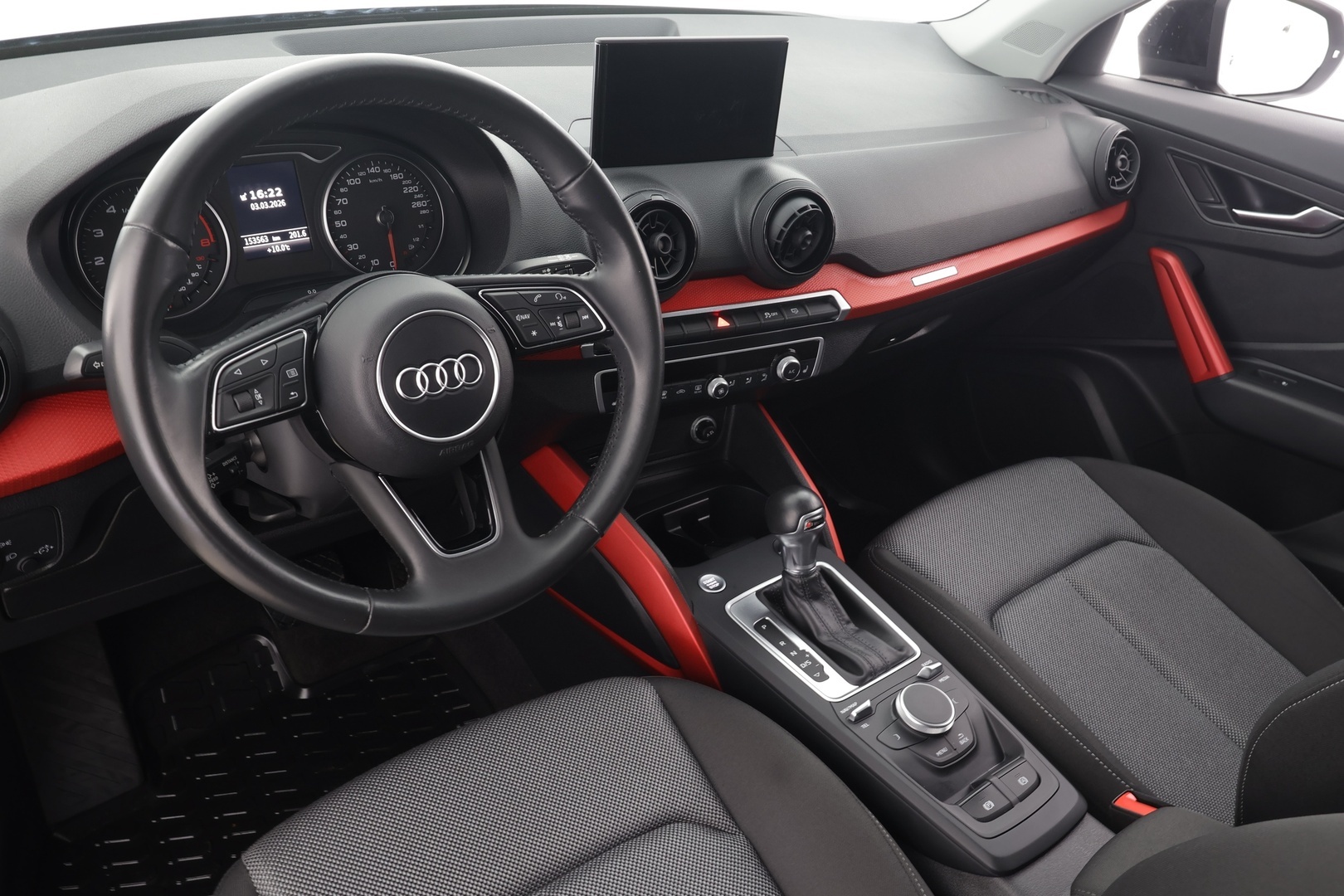 Audi Q2 2018 Business Sport 1,4 TFSI COD 110 kW S tronic * ACC / Webasto / LED / P.Tutka / Audi Smartphone / Keyless * - Kahdet renkaat aluvanteilla